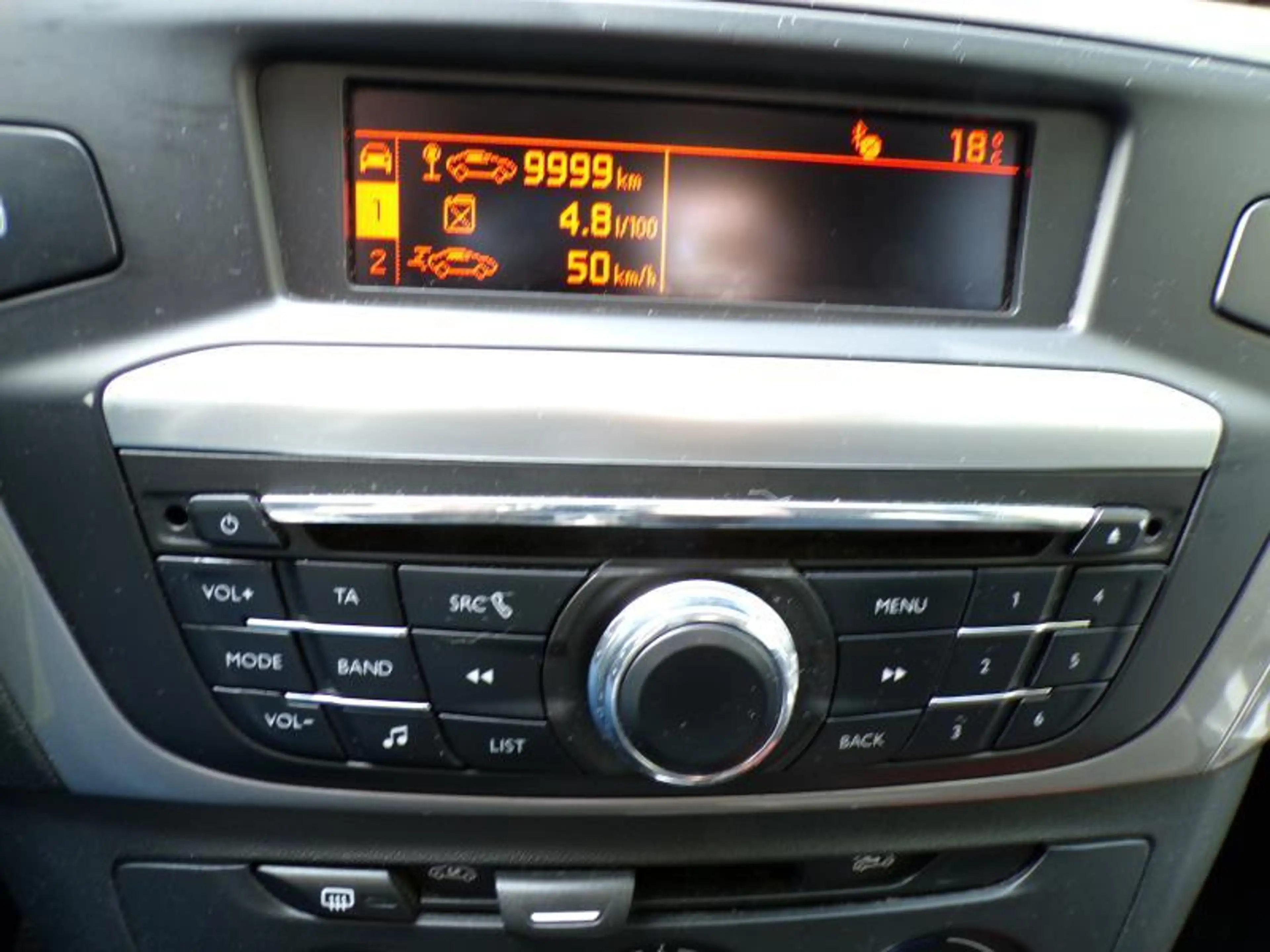 Citroen C-Elysée 1.6 99cv noir 07/17 Airco Bluetooth Capteurs — photo 10