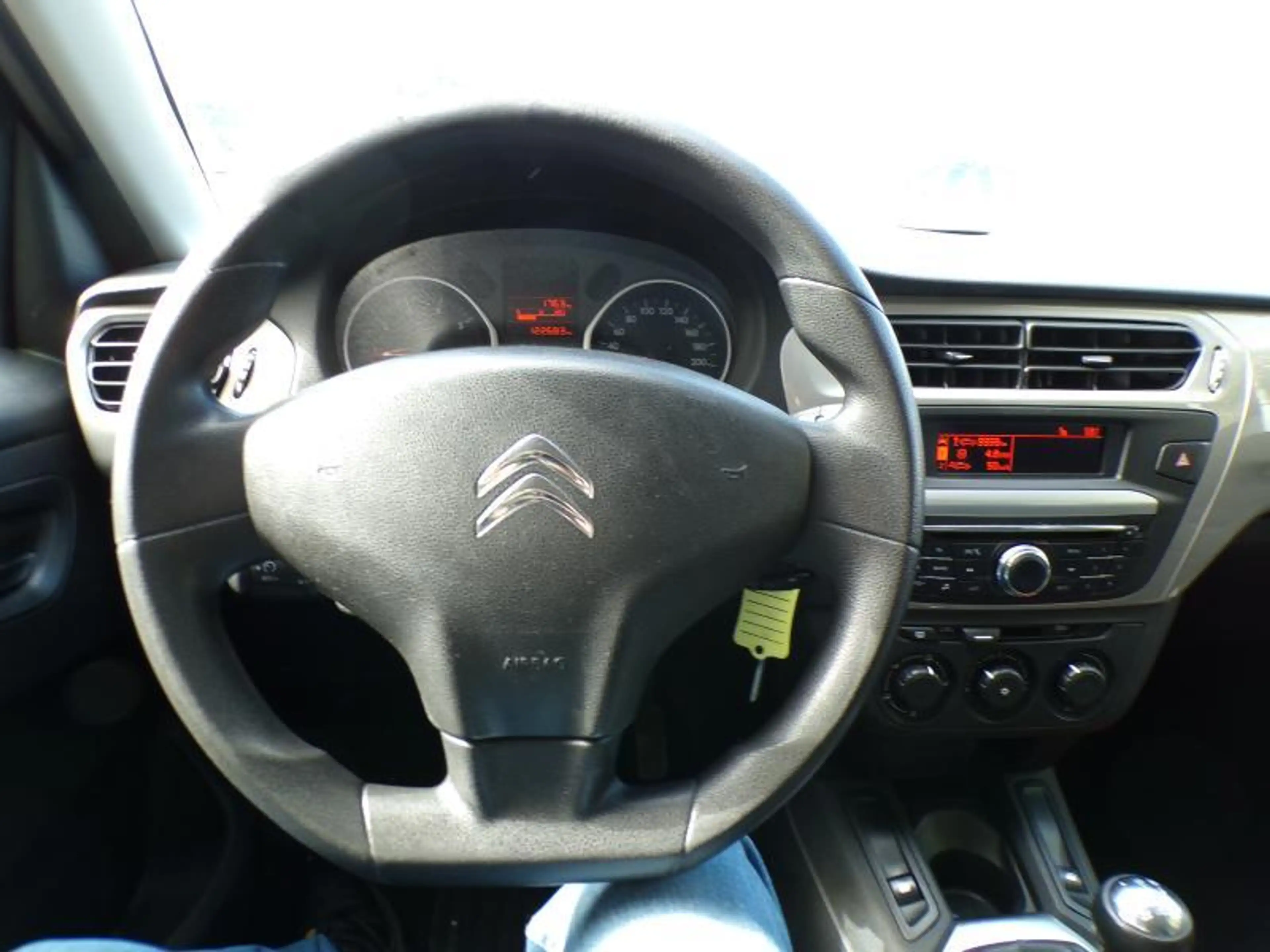 Citroen C-Elysée 1.6 99cv noir 07/17 Airco Bluetooth Capteurs — photo 8