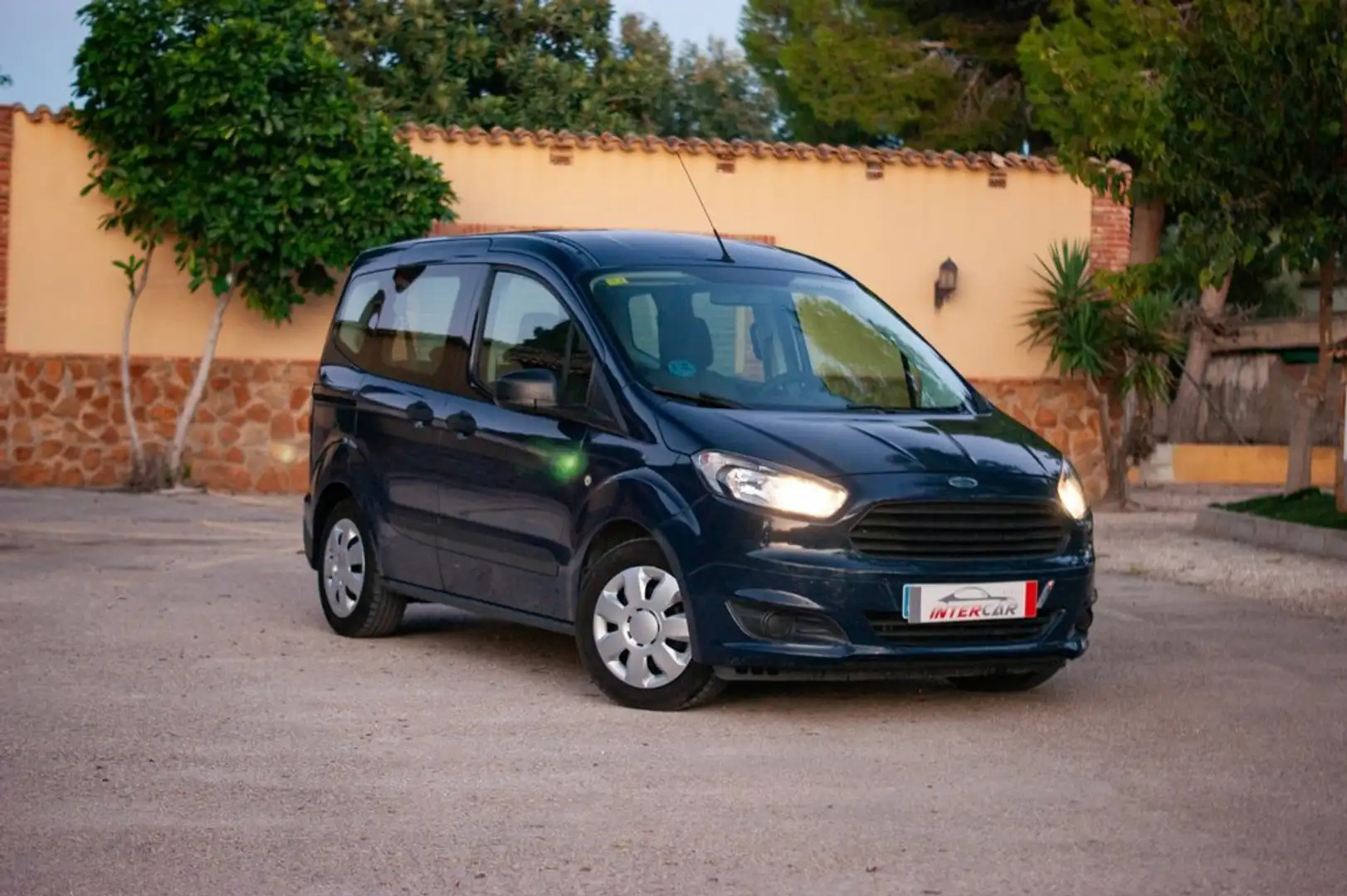 Ford Tourneo Courier 1.0 Ecoboost Ambiente Azul - 1