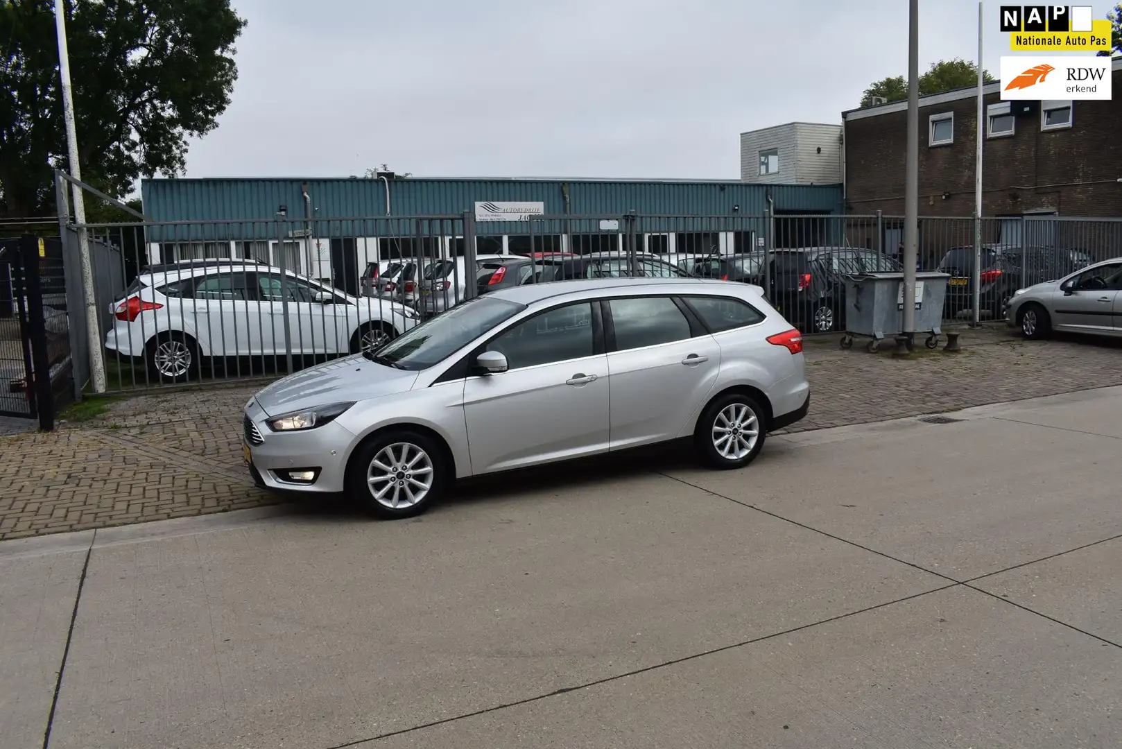 Ford Focus Wagon 1.0 Titanium Gris - 1
