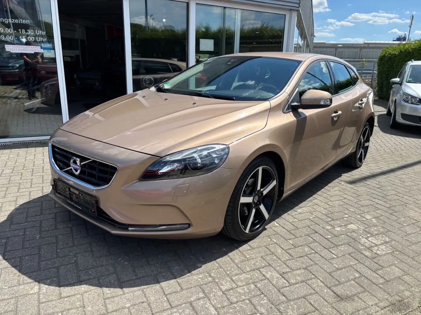 Volvo V40 You! Braun - 1