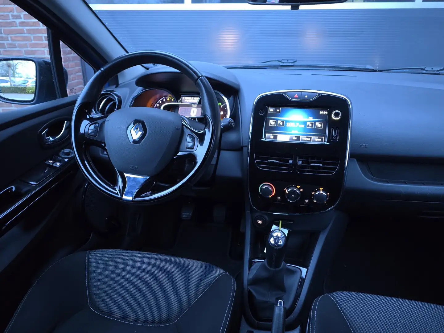 Renault Clio 0.9 TCe Expression Nap |1e eig |Navi |Cruise Blauw - 2