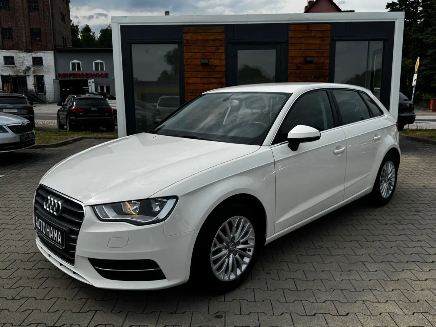 Audi A3 Sportback Ambiente 2.0 TDI 150 PS *SHZ*BT* Wit - 2