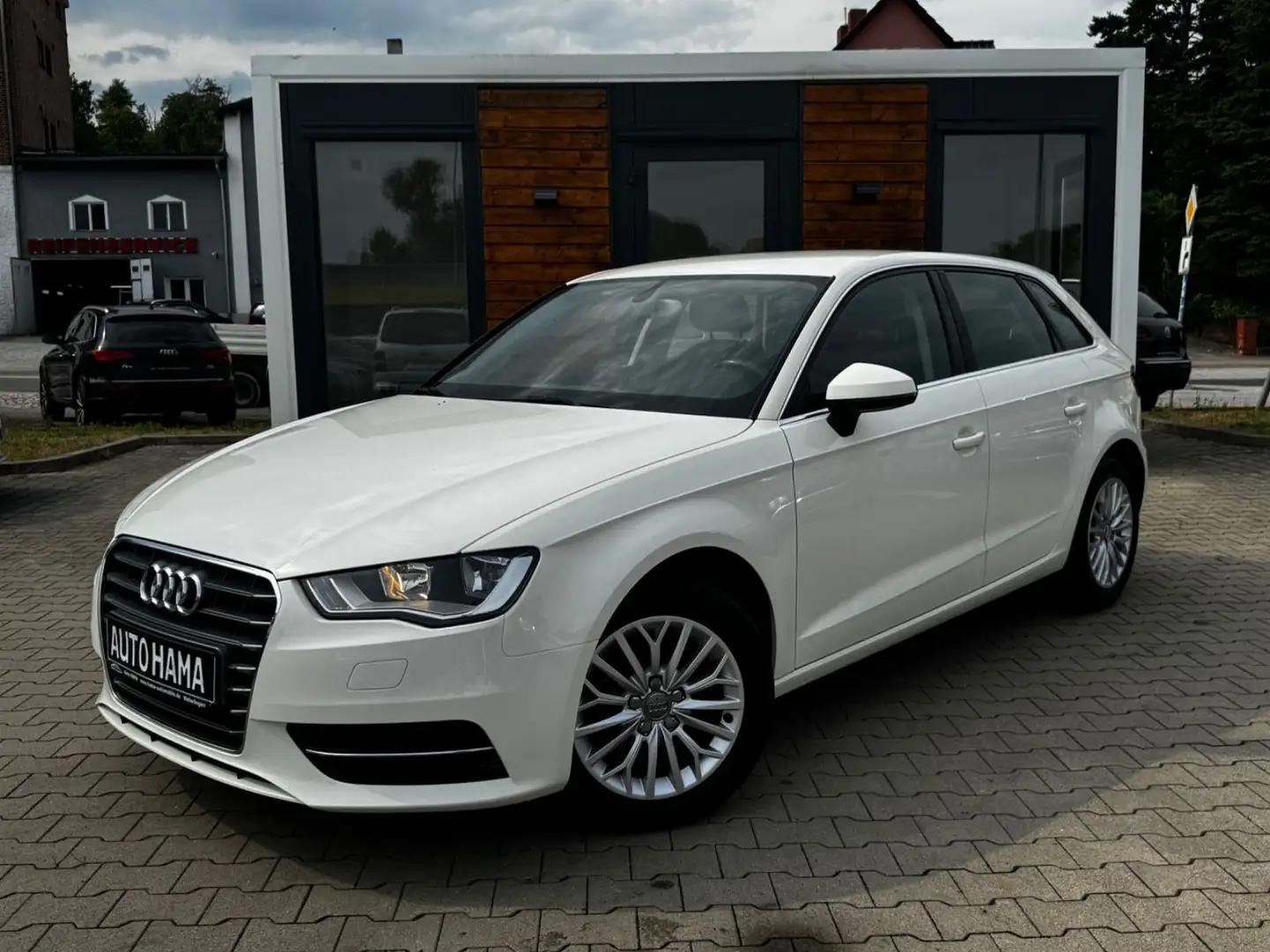 Audi A3 Sportback Ambiente 2.0 TDI 150 PS *SHZ*BT* Wit - 1