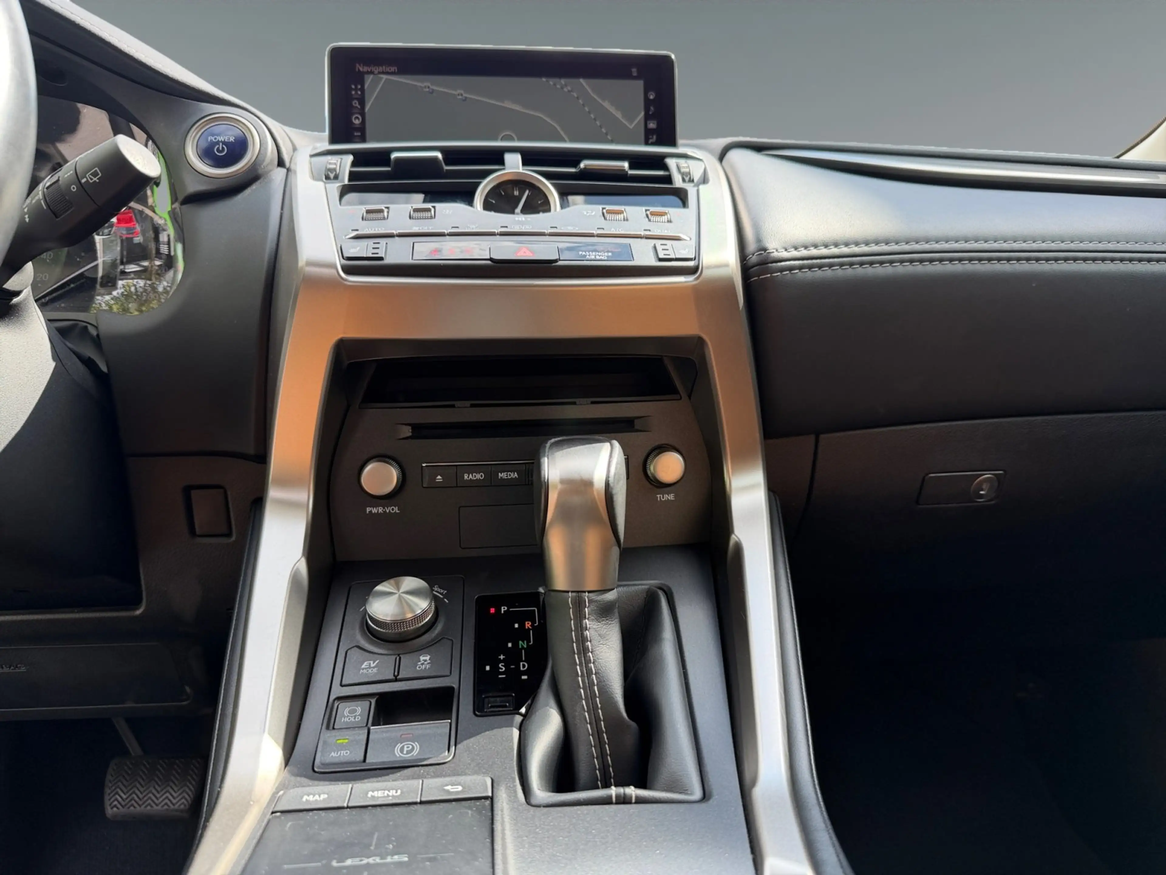 Lexus NX 300h E-Four Executive Line PANO/NAVI — photo 12
