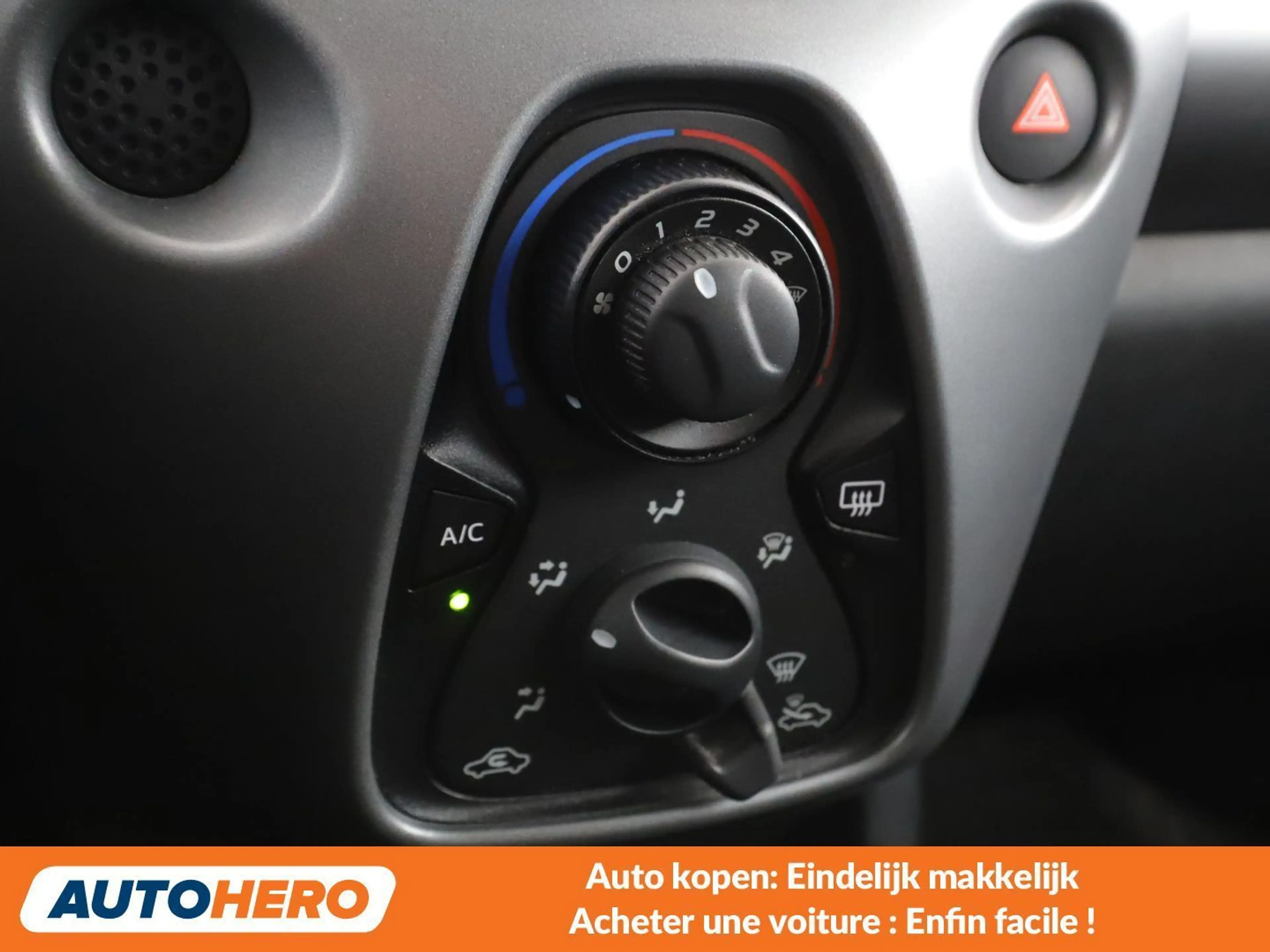 Toyota Aygo 1.0 VVT-i X-Play — photo 12