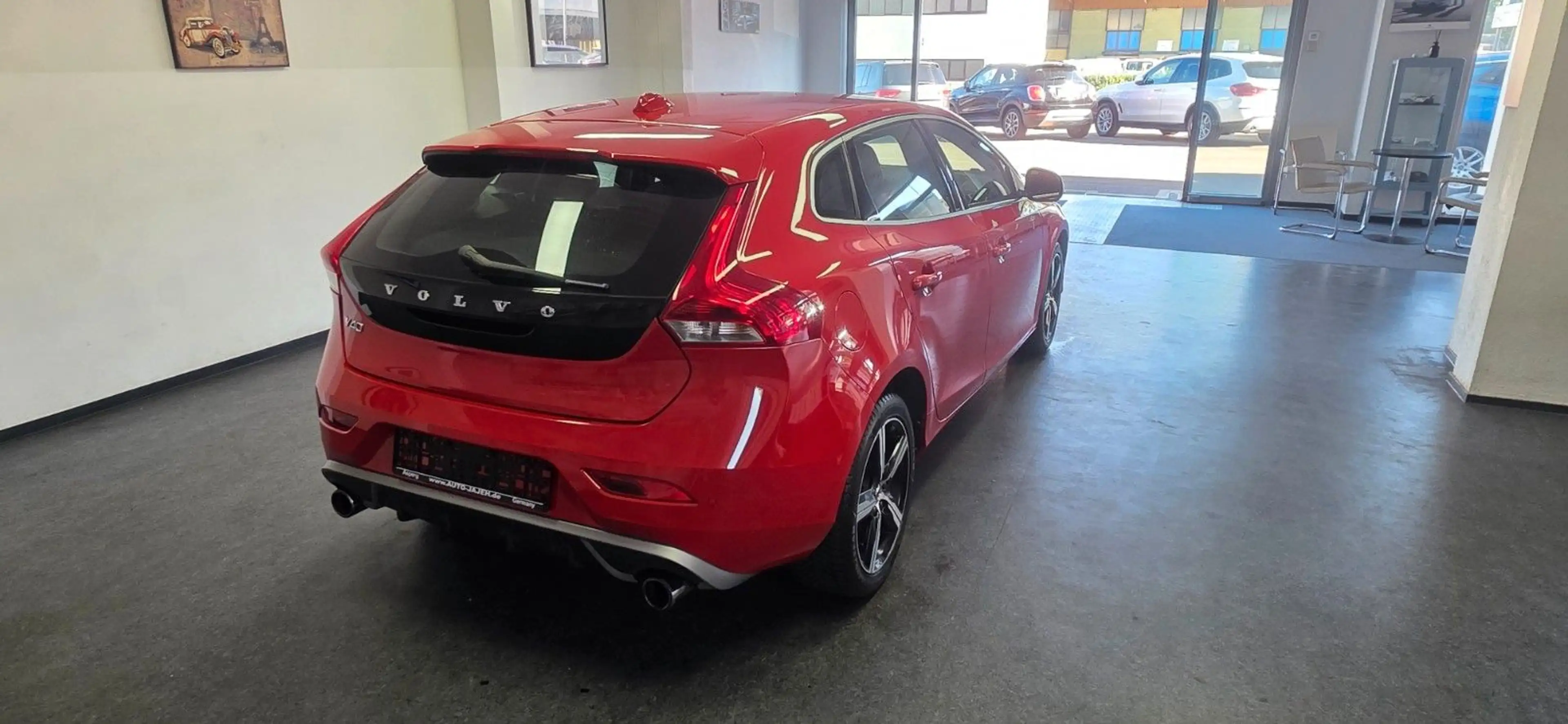 Volvo V40 T2 R Design PDC 80.000 km TÜV 07/2028 — photo 7