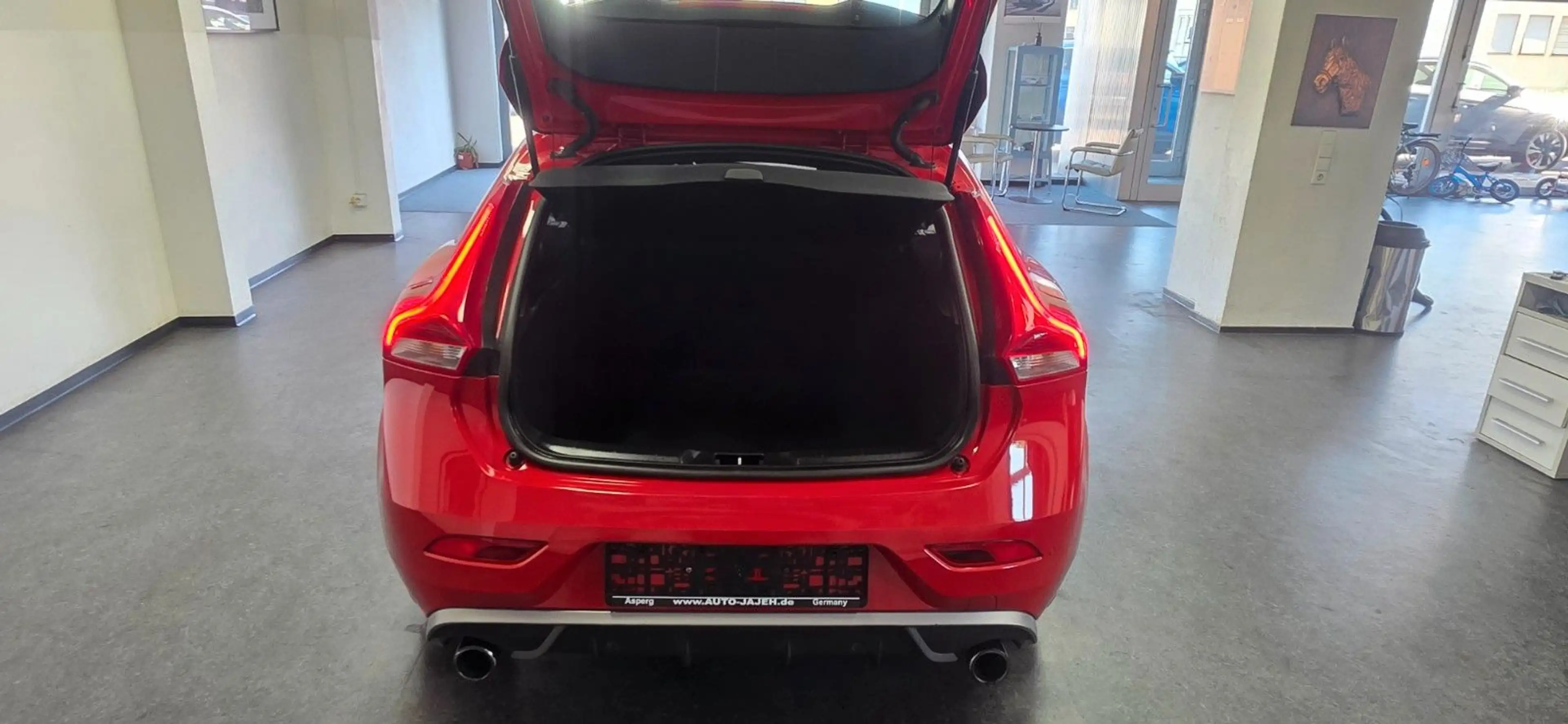Volvo V40 T2 R Design PDC 80.000 km TÜV 07/2028 — photo 8