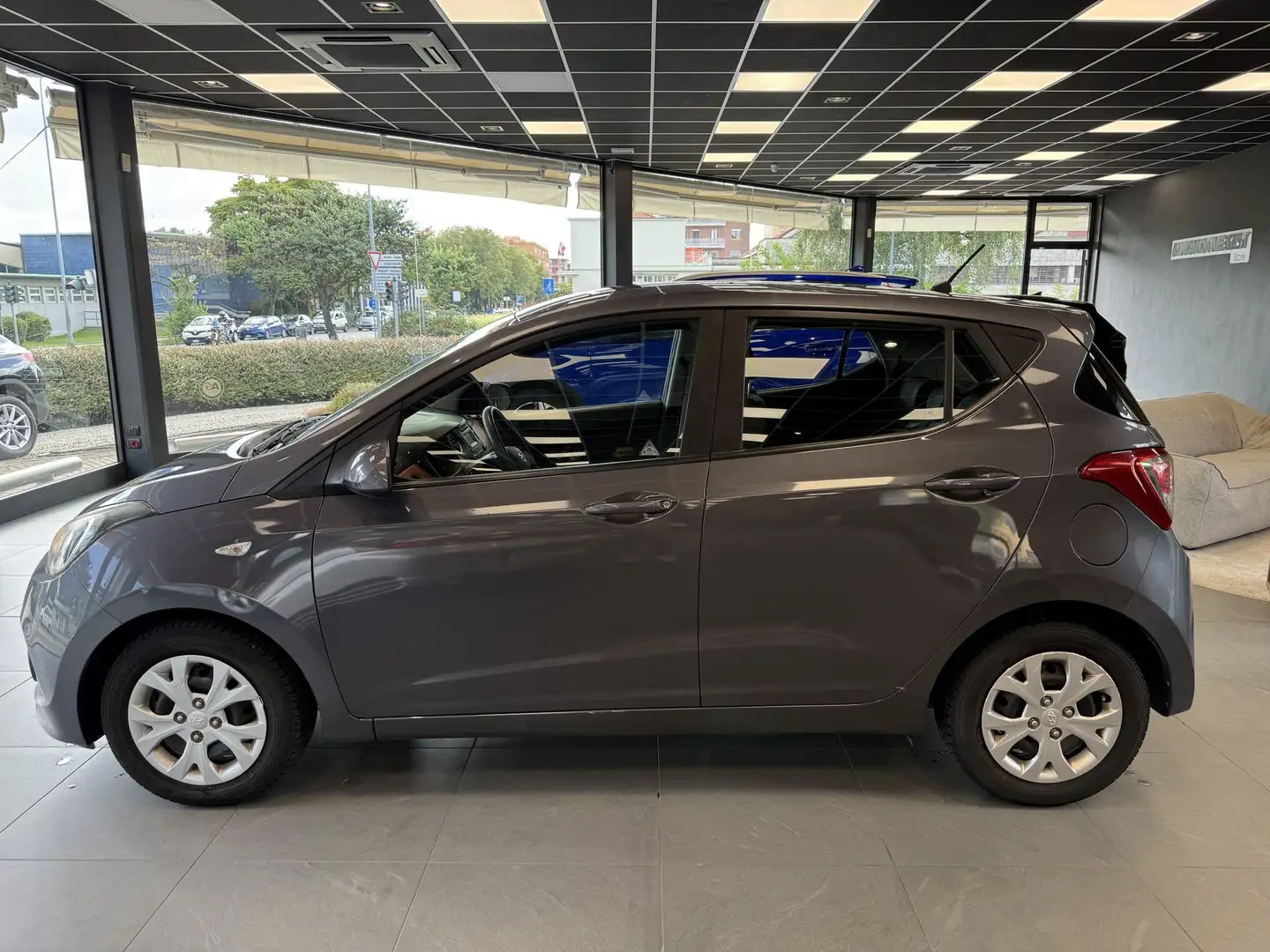 Hyundai i10 i10 1.0 MPI Classic Grijs - 2
