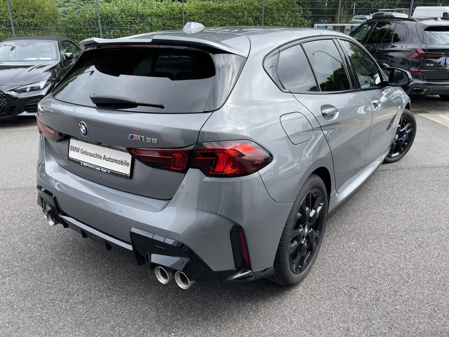 BMW 135 M135 xDrive M Sport Pro || HUD 360° DrivingAssProf Grijs - 2