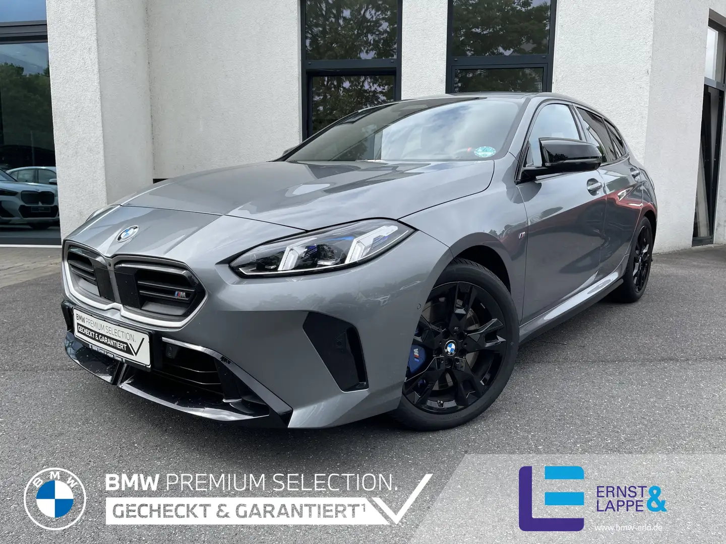 BMW 135 M135 xDrive M Sport Pro || HUD 360° DrivingAssProf Grijs - 1