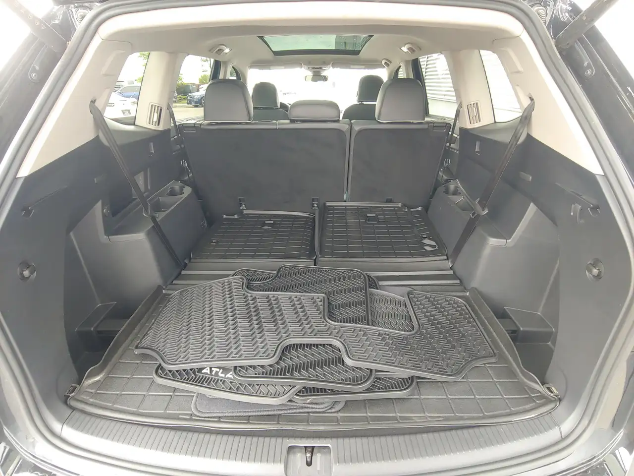 Volkswagen Atlas снимка Volkswagen Atlas
