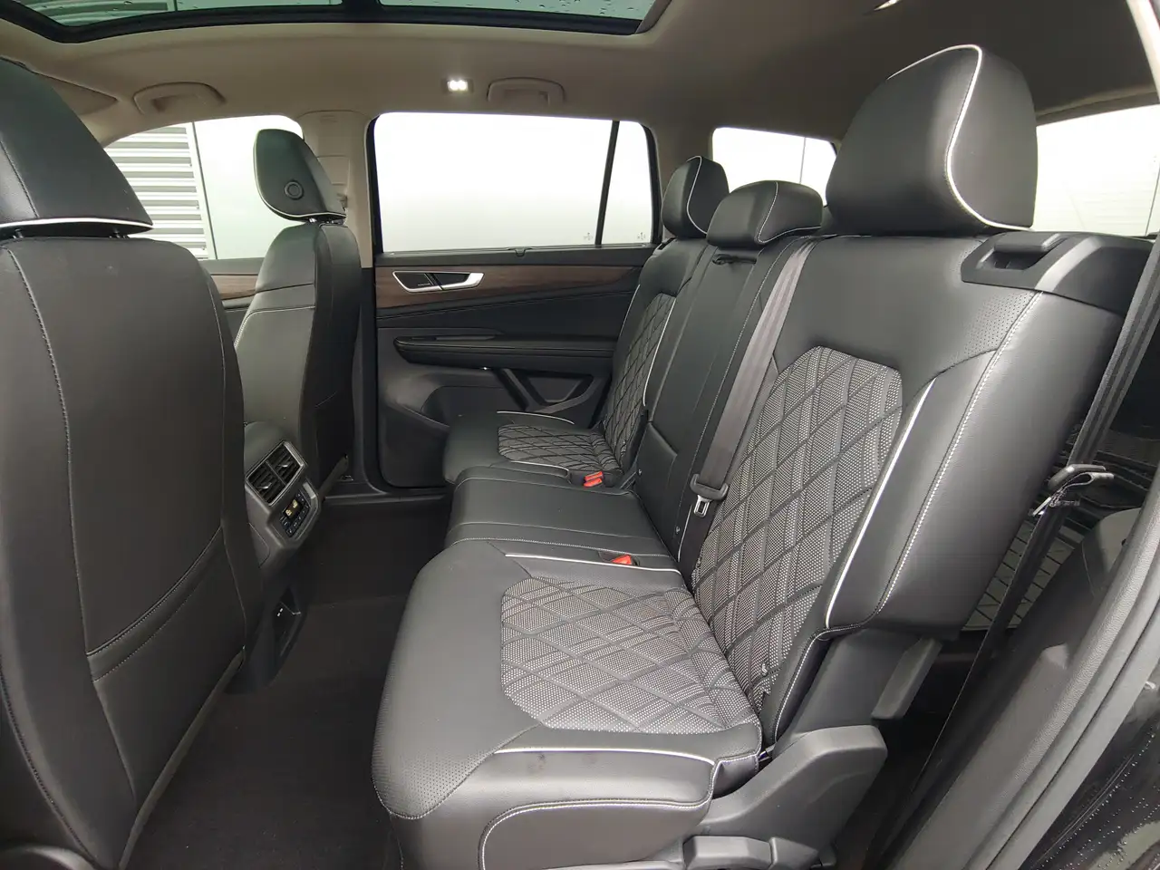 Volkswagen Atlas снимка Volkswagen Atlas