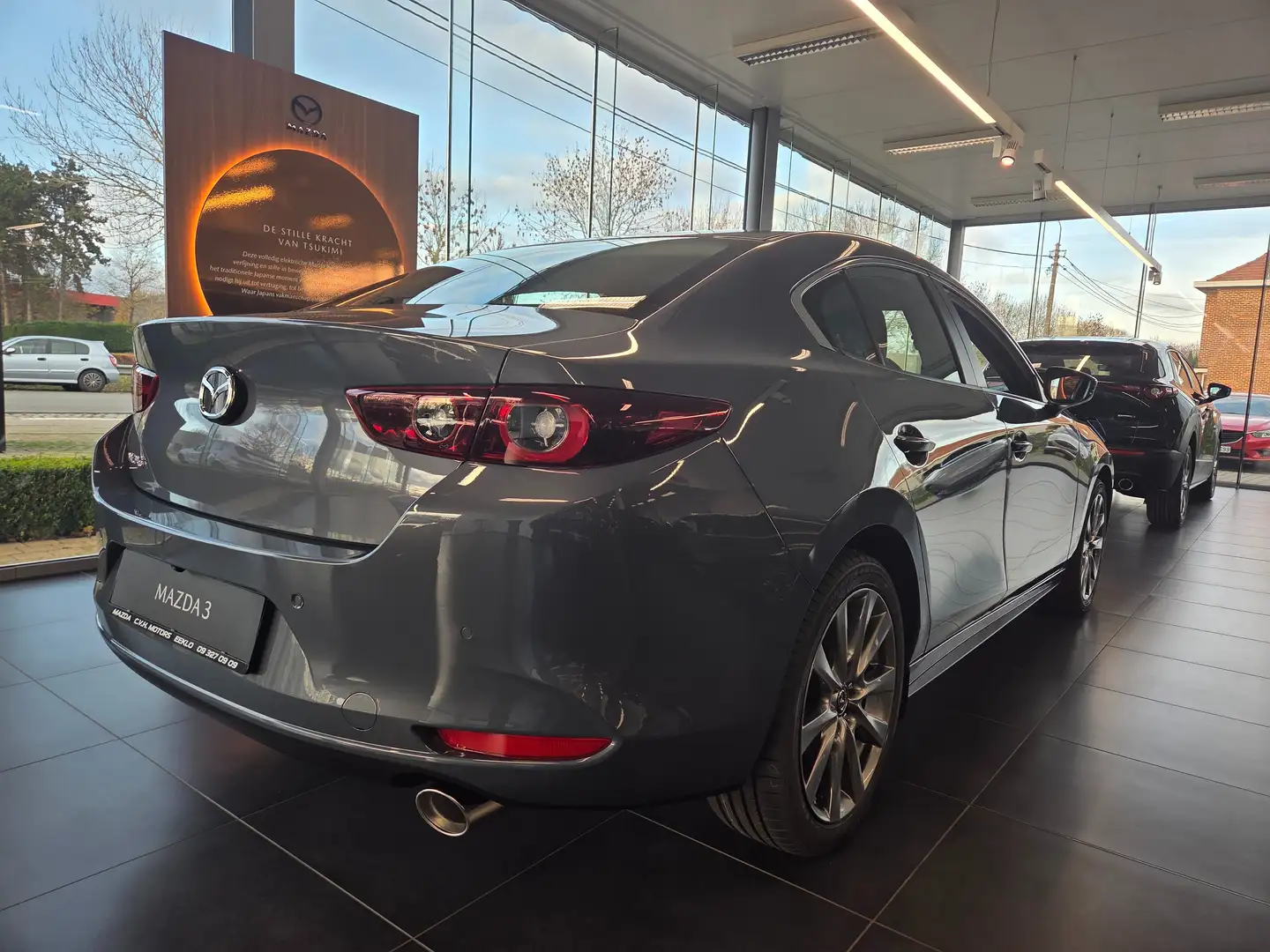 Mazda 3 3 Sedan e-SKYACTIV-X 186 M HYBRID AT CENTRERE-LINE Gris - 2