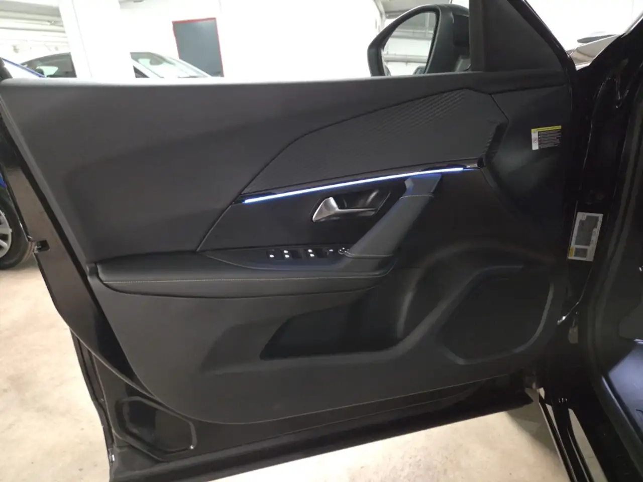 Peugeot 2008 GT 1.2 PURETECH Kamera digitales Cockpit LED Navi 13