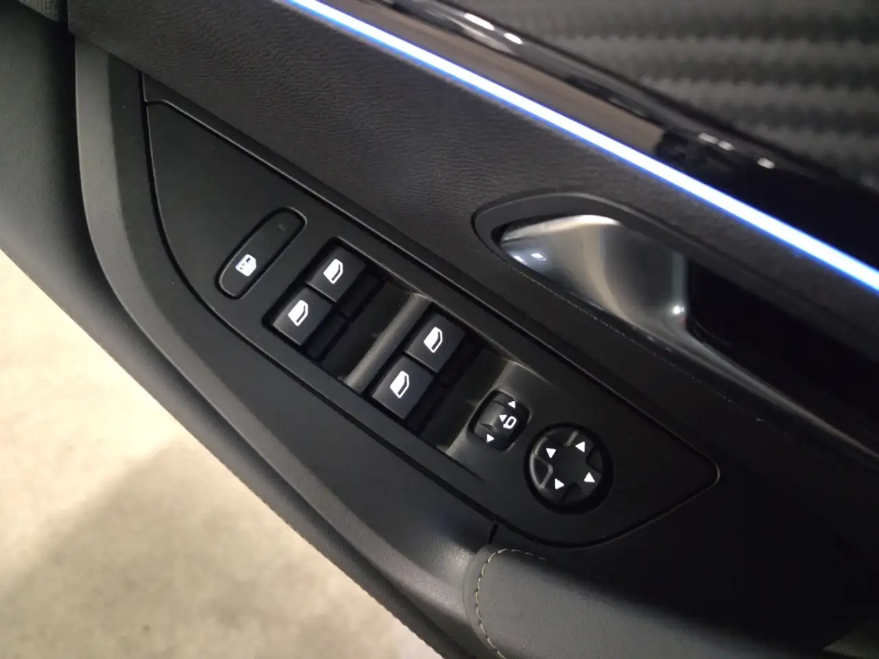 Peugeot 2008 GT 1.2 PURETECH Kamera digitales Cockpit LED Navi 17