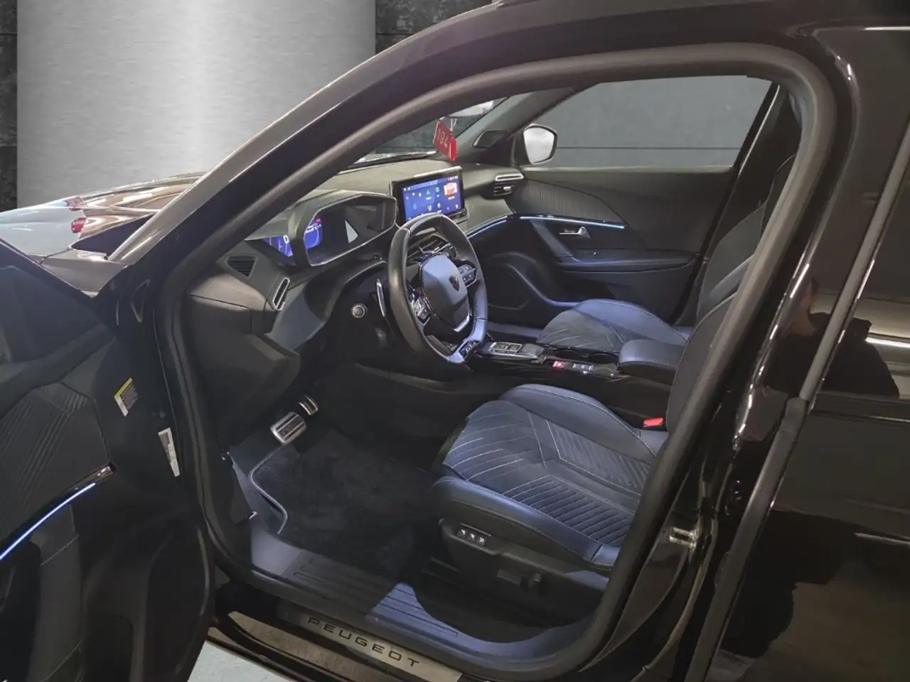 Peugeot 2008 GT 1.2 PURETECH Kamera digitales Cockpit LED Navi 7
