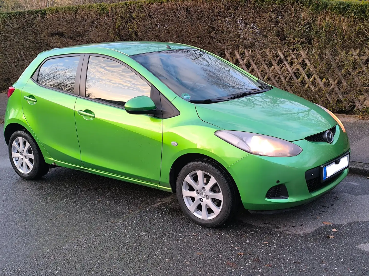 Mazda 2 !!! 2 JAHRE TÜV NEU !!! KAMERA/NAVI/PDC 4Season Verde - 1
