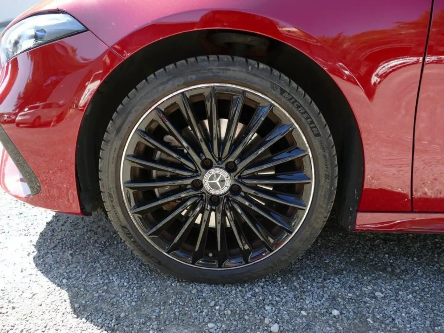 Mercedes-Benz A 250 250 e 218 Ch AMG LINE 8g-DCT TOIT OUVRANT Rouge - 2