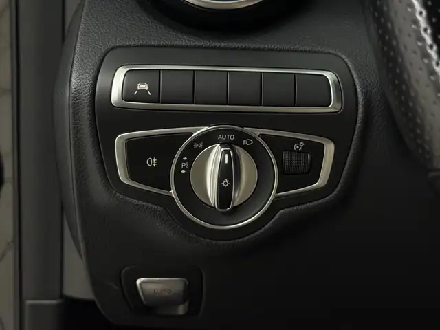 Mercedes-Benz C-Class view 19