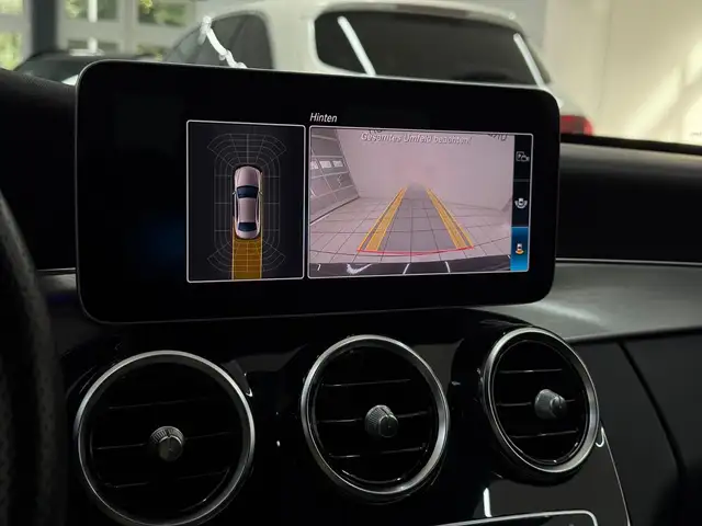 Mercedes-Benz C-Class view 23