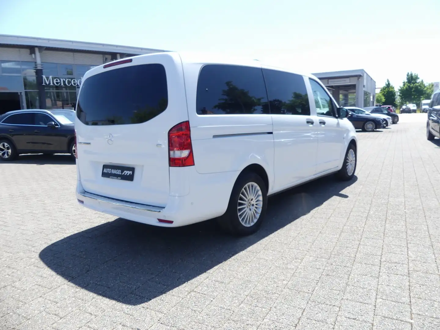 Mercedes-Benz Vito 124 CDI EDITION Tourer PRO Lang Wit - 2