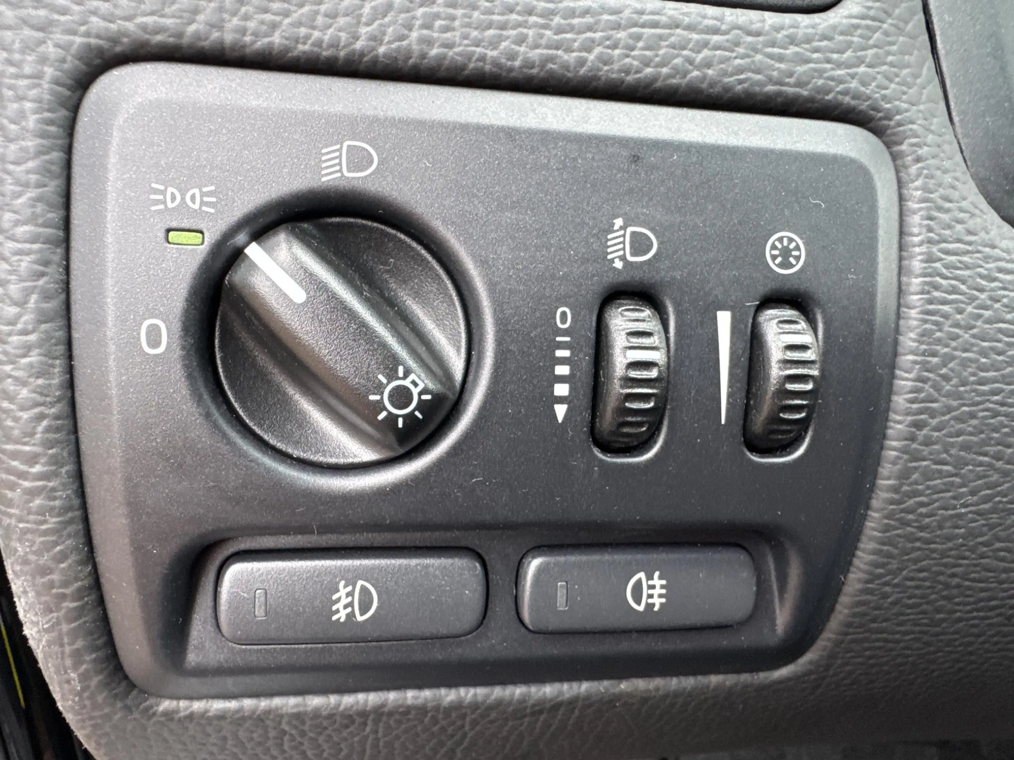 Volvo V70 2.4 Edition II Sport — photo 13
