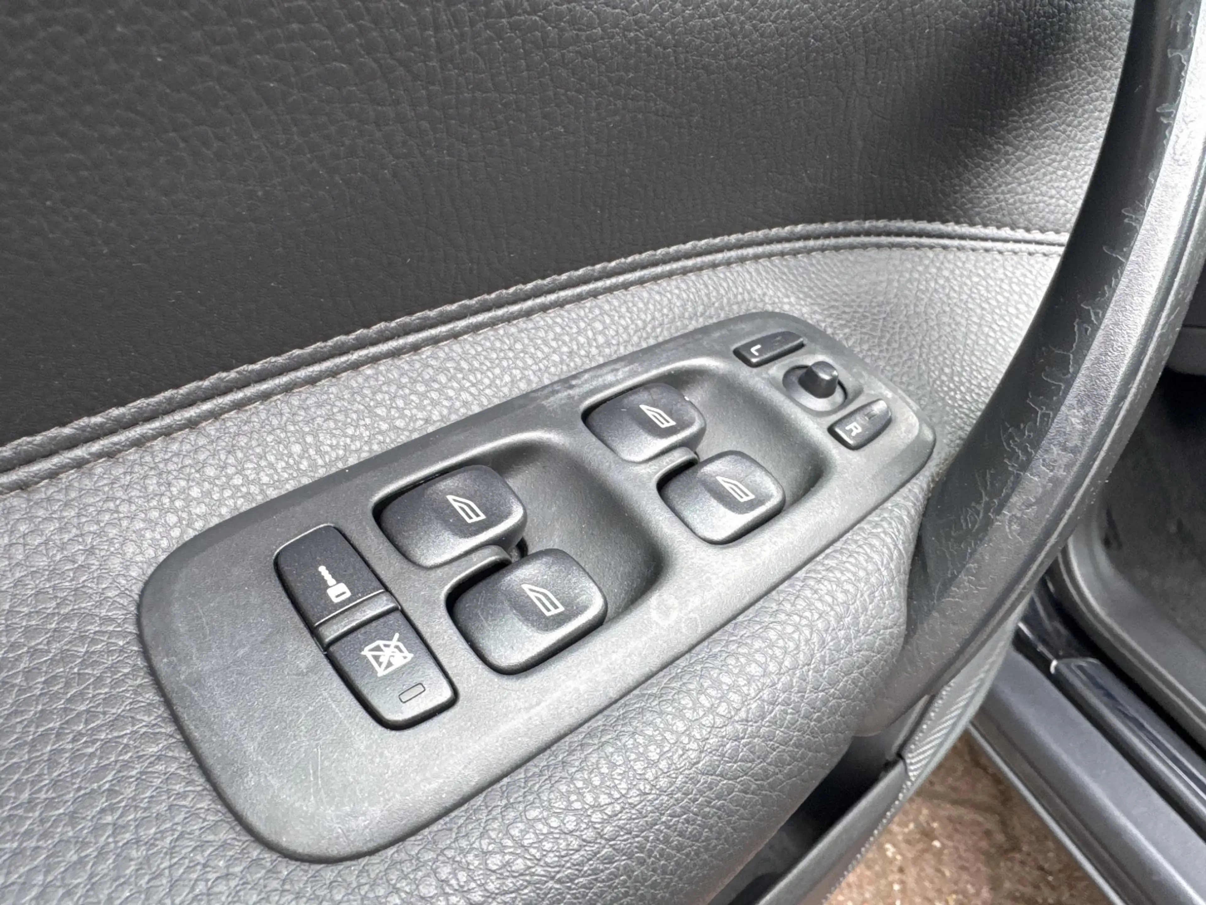 Volvo V70 2.4 Edition II Sport — photo 8