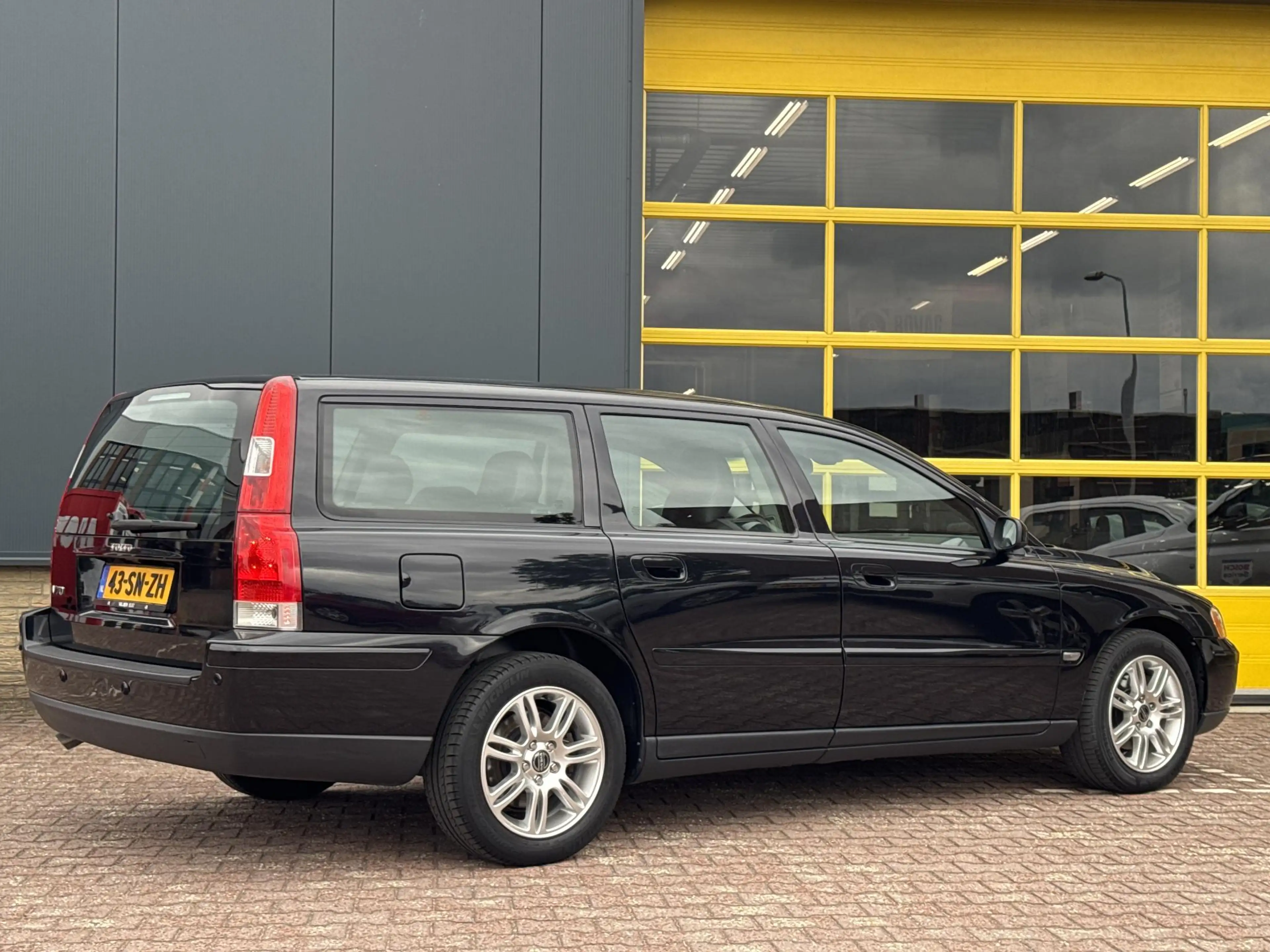 Volvo V70 2.4 Edition II Sport — photo 4