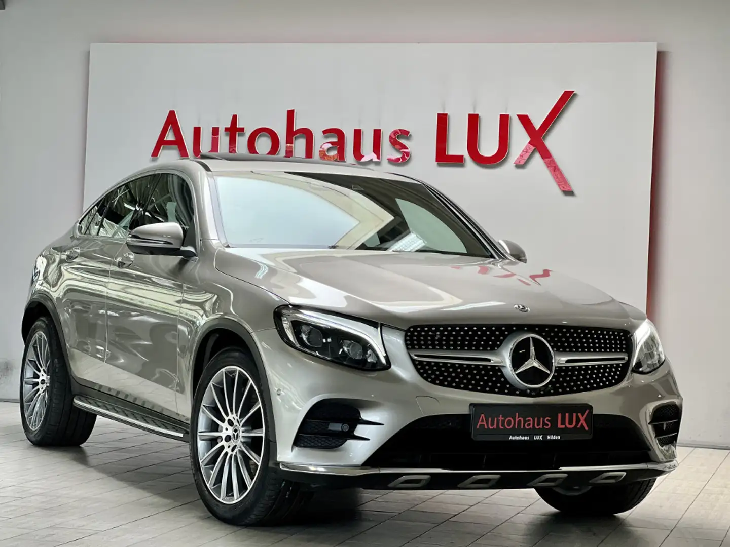 Mercedes-Benz GLC 250 COUPE AMG LINE 4M 360°KAM 2H DISTRONIC Silber - 1