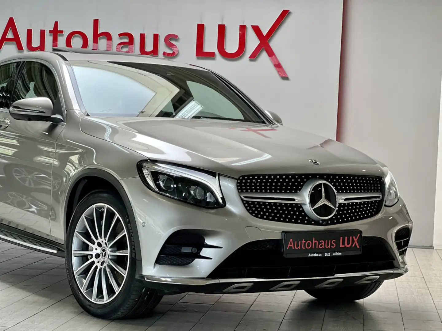 Mercedes-Benz GLC 250 COUPE AMG LINE 4M 360°KAM 2H DISTRONIC Silber - 2