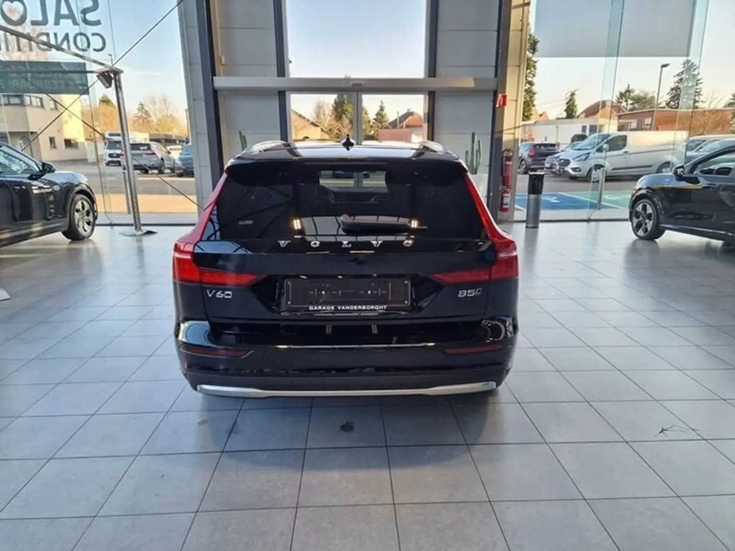 Volvo V60 Cross Country B5 MILD HYBRID AWD AUTOMAAT OPEN DAK FULL OPTION Schwarz - 2