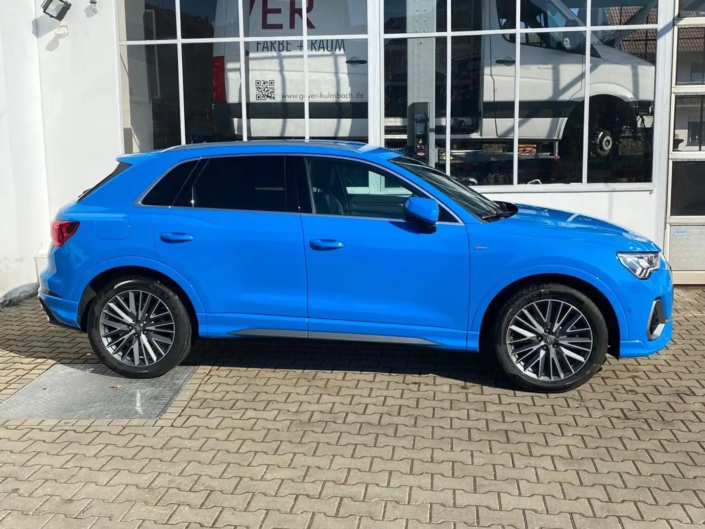 Audi Q3 Q3+45+TFSI+quattro+S+tronic+S+line Blue - 2