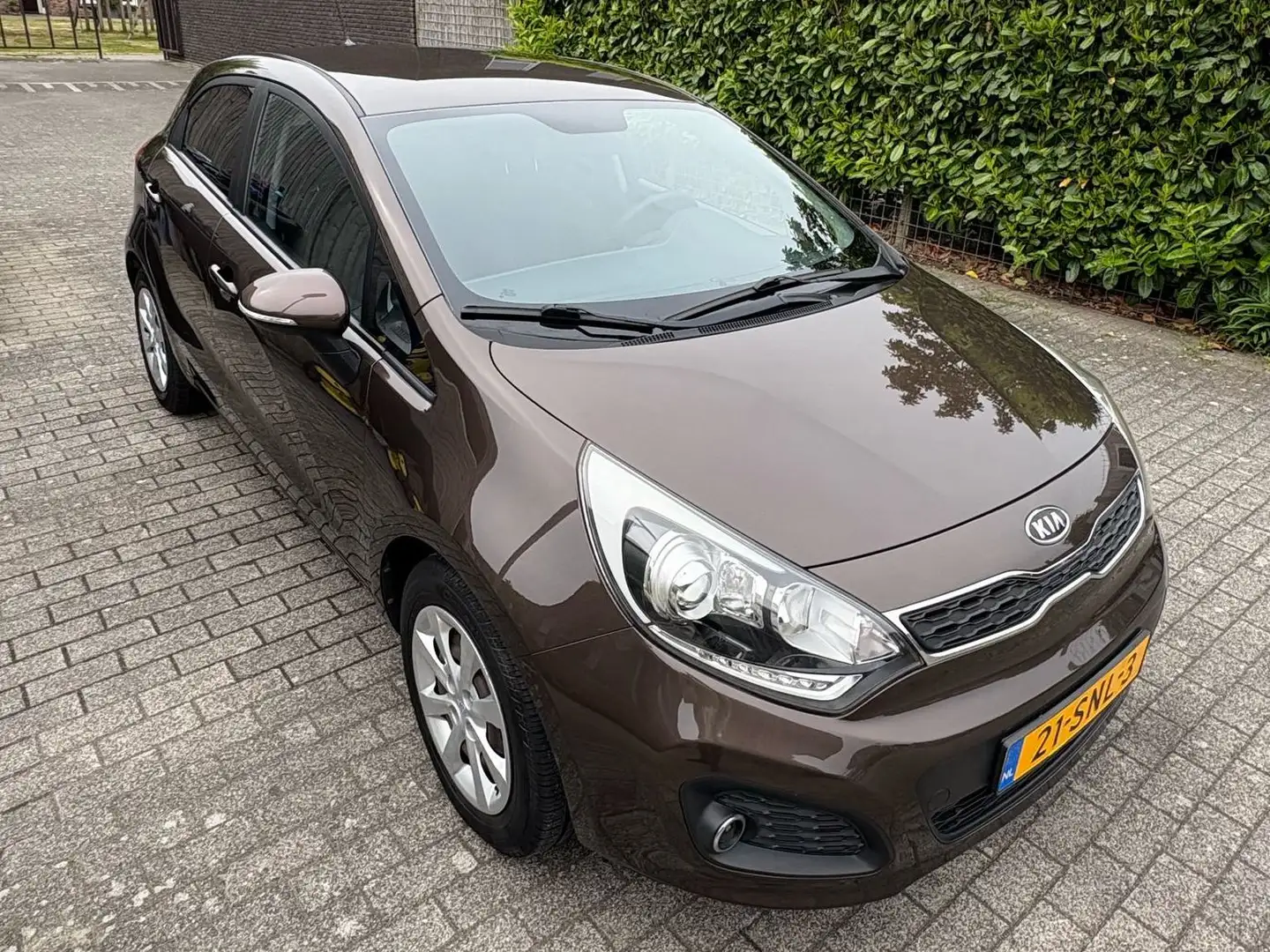 Kia Rio Rio 1.2 CVVT Plus Pack Marrón - 2