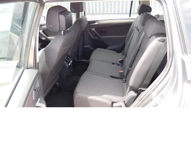 Volkswagen Tiguan Allspace view 13