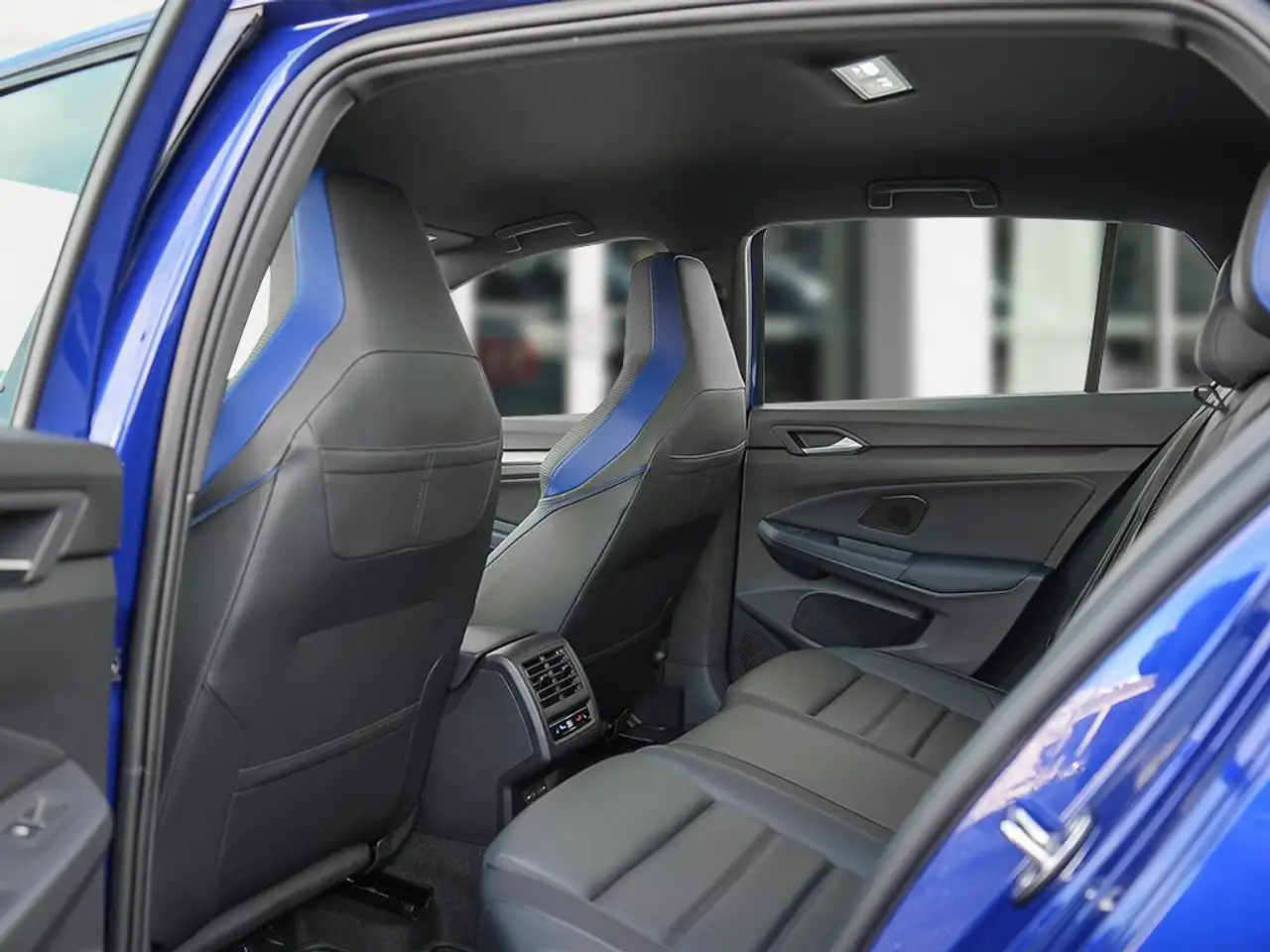 Volkswagen Golf R снимка Volkswagen Golf R
