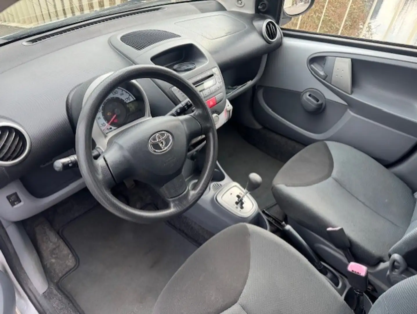Toyota Aygo 1.0-12V + Grijs - 2