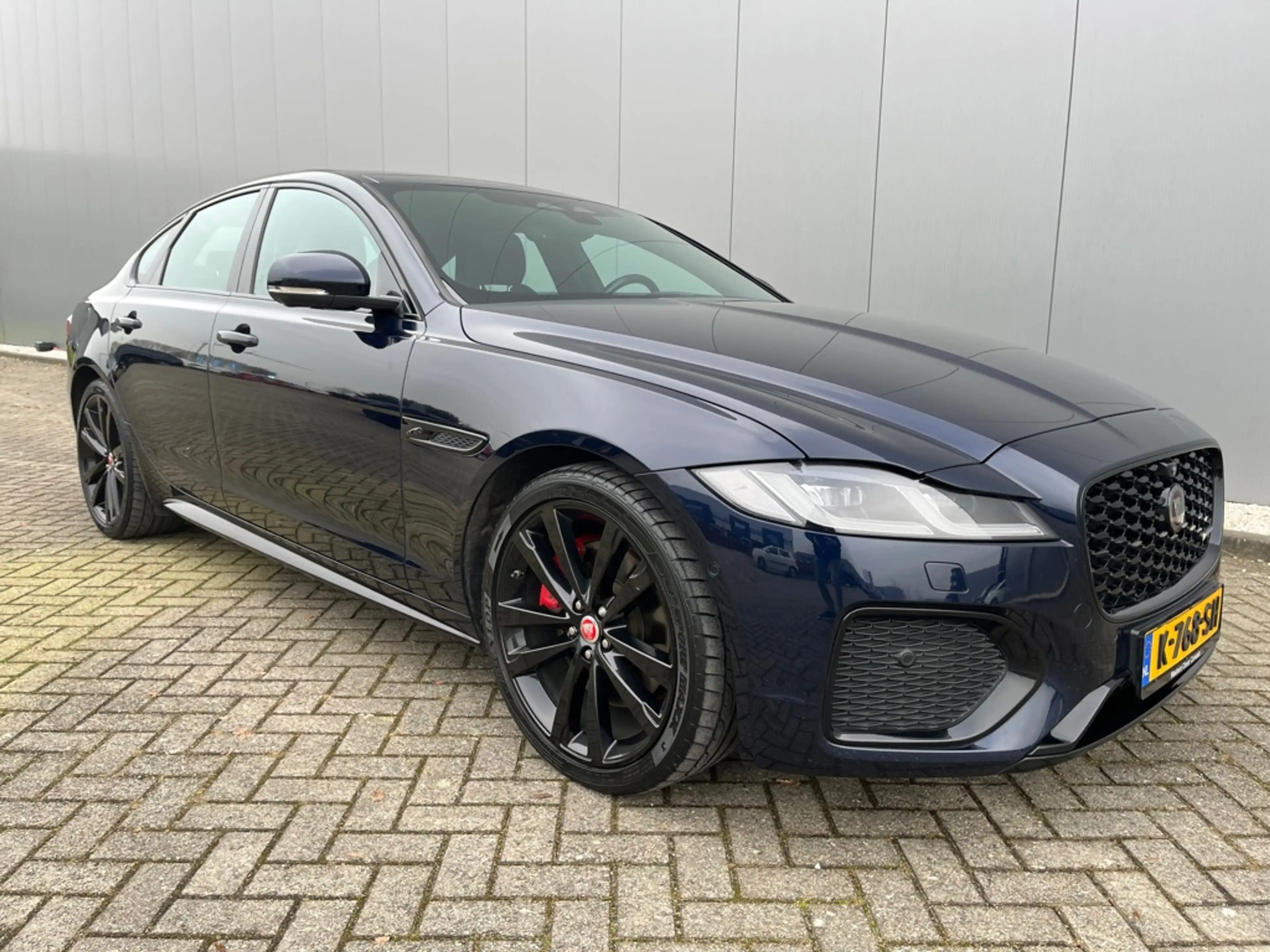 Jaguar XF 2.0 D200 HSE R-Dynamic — photo 7