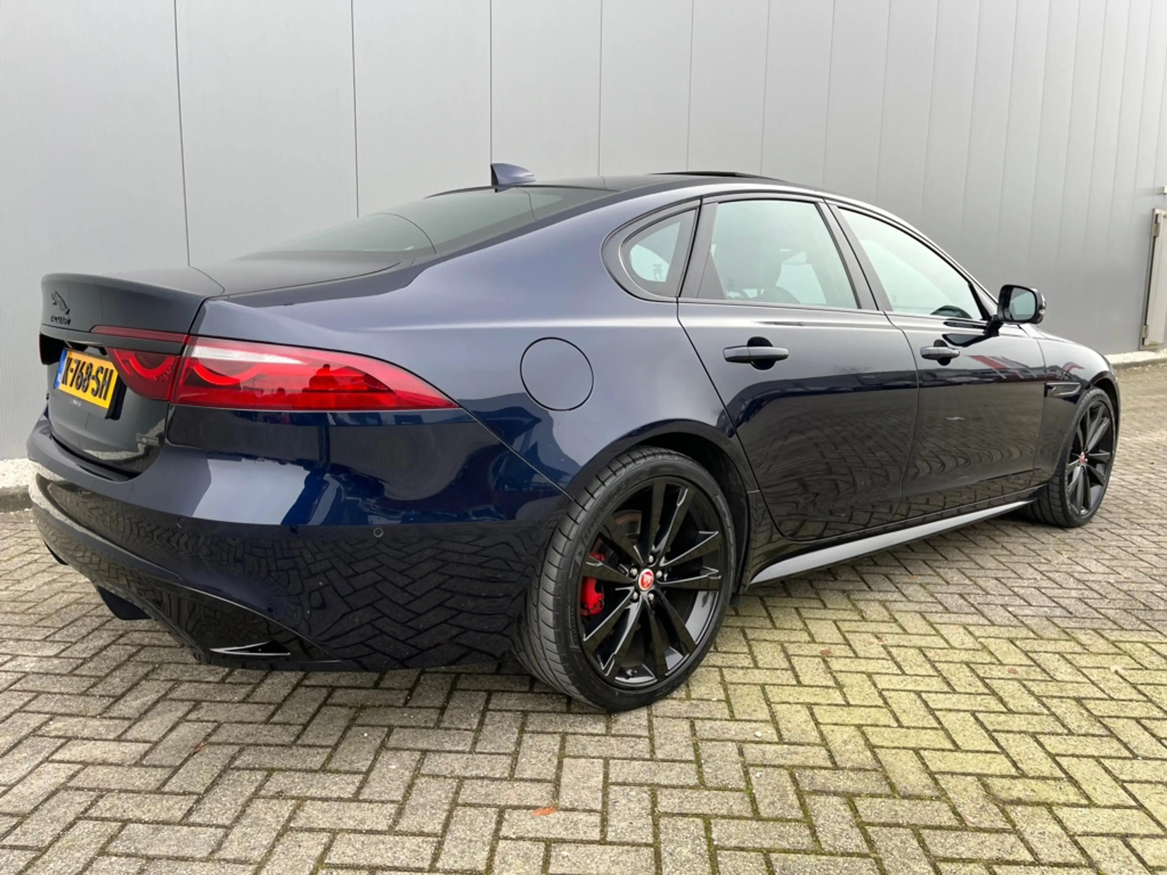 Jaguar XF 2.0 D200 HSE R-Dynamic — photo 5