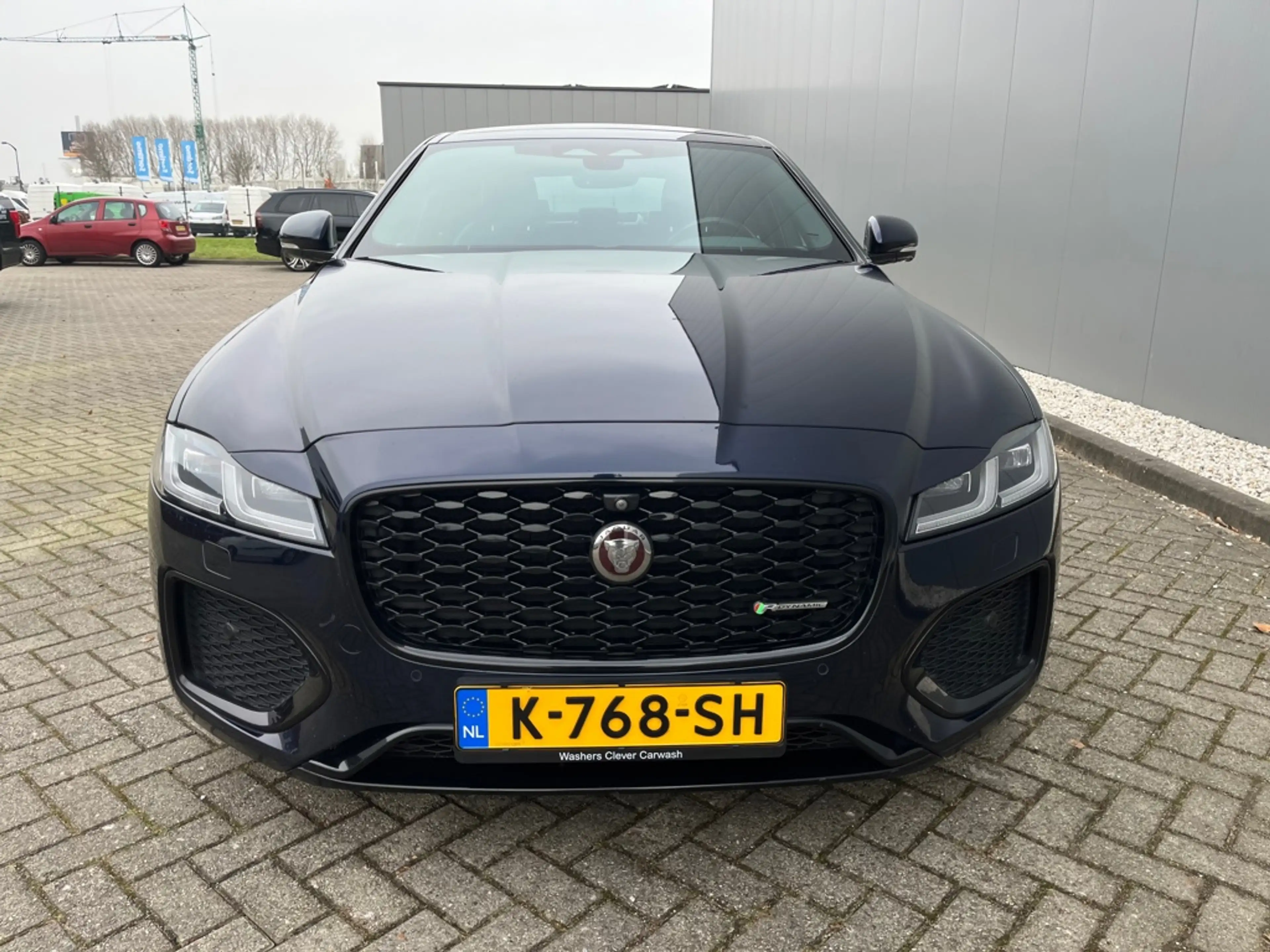 Jaguar XF 2.0 D200 HSE R-Dynamic — photo 8