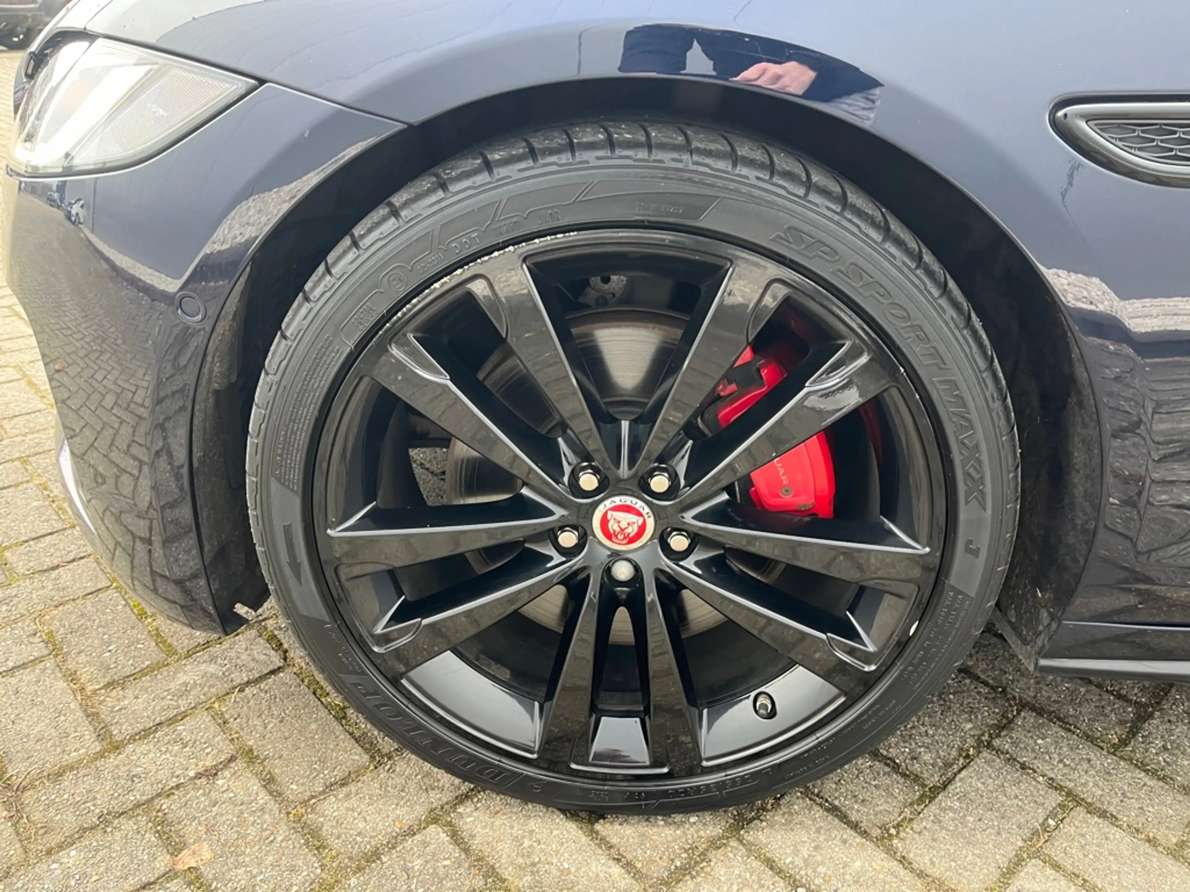 Jaguar XF 2.0 D200 HSE R-Dynamic — photo 13