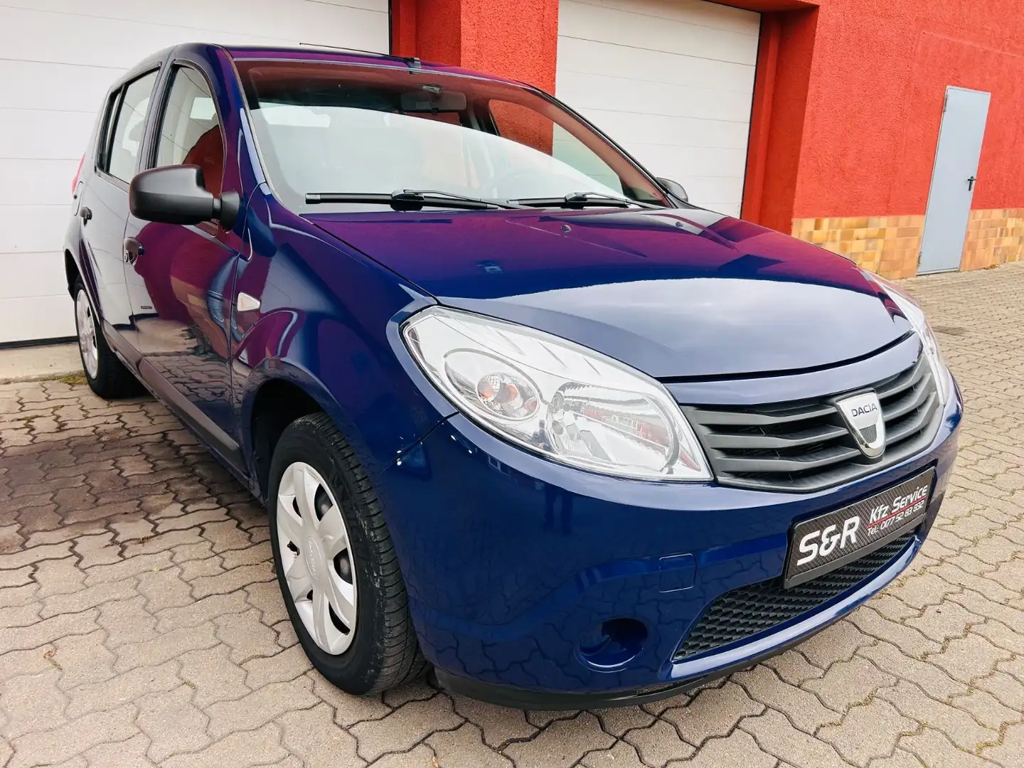 Dacia Sandero Ambiance Blau - 1