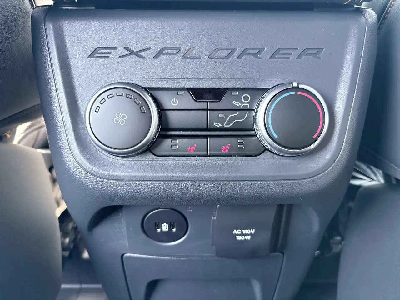 Ford Explorer снимка Ford Explorer