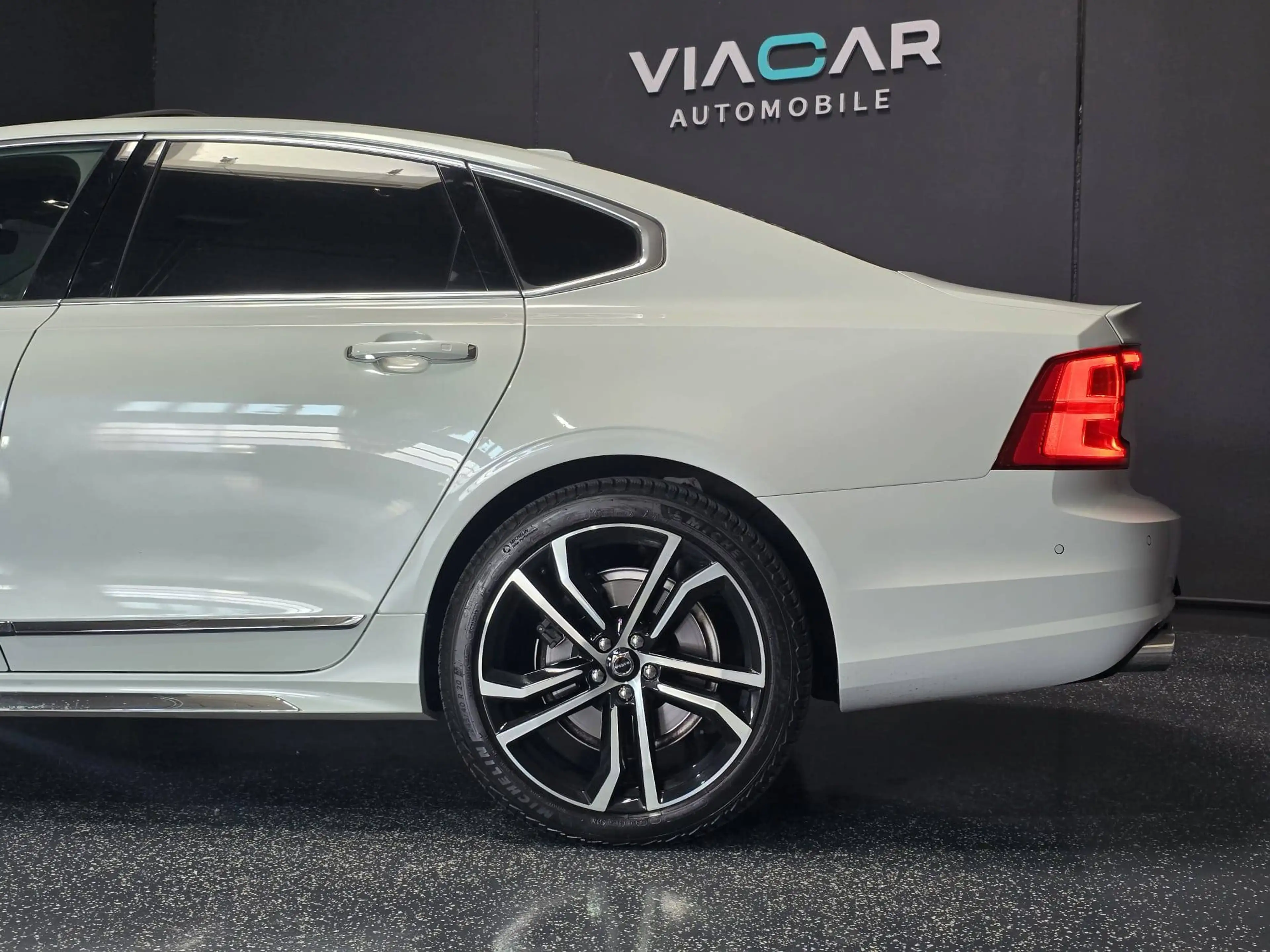 Volvo S90 Inscription Plug-In Hybrid AWD — photo 6