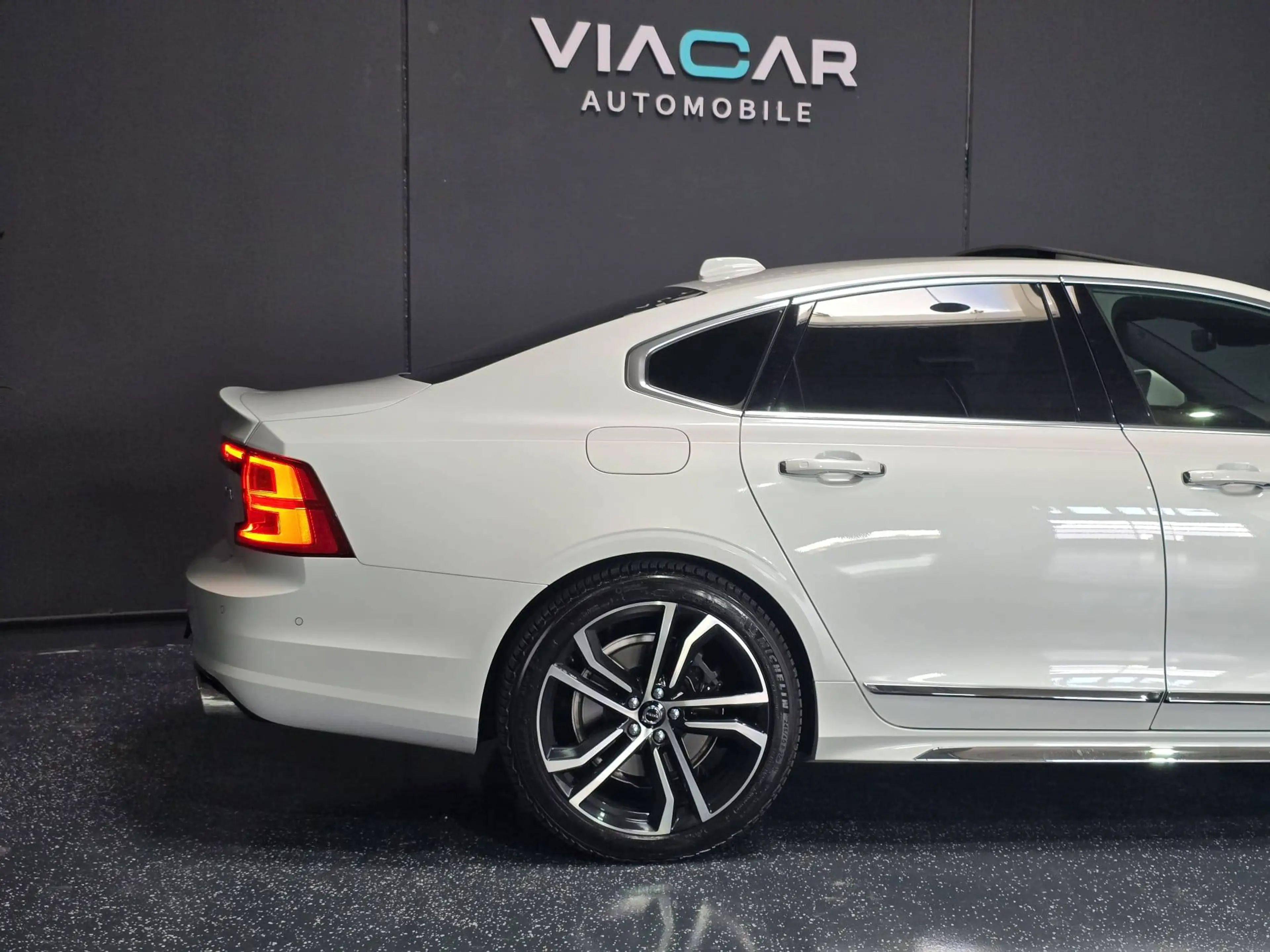 Volvo S90 Inscription Plug-In Hybrid AWD — photo 15