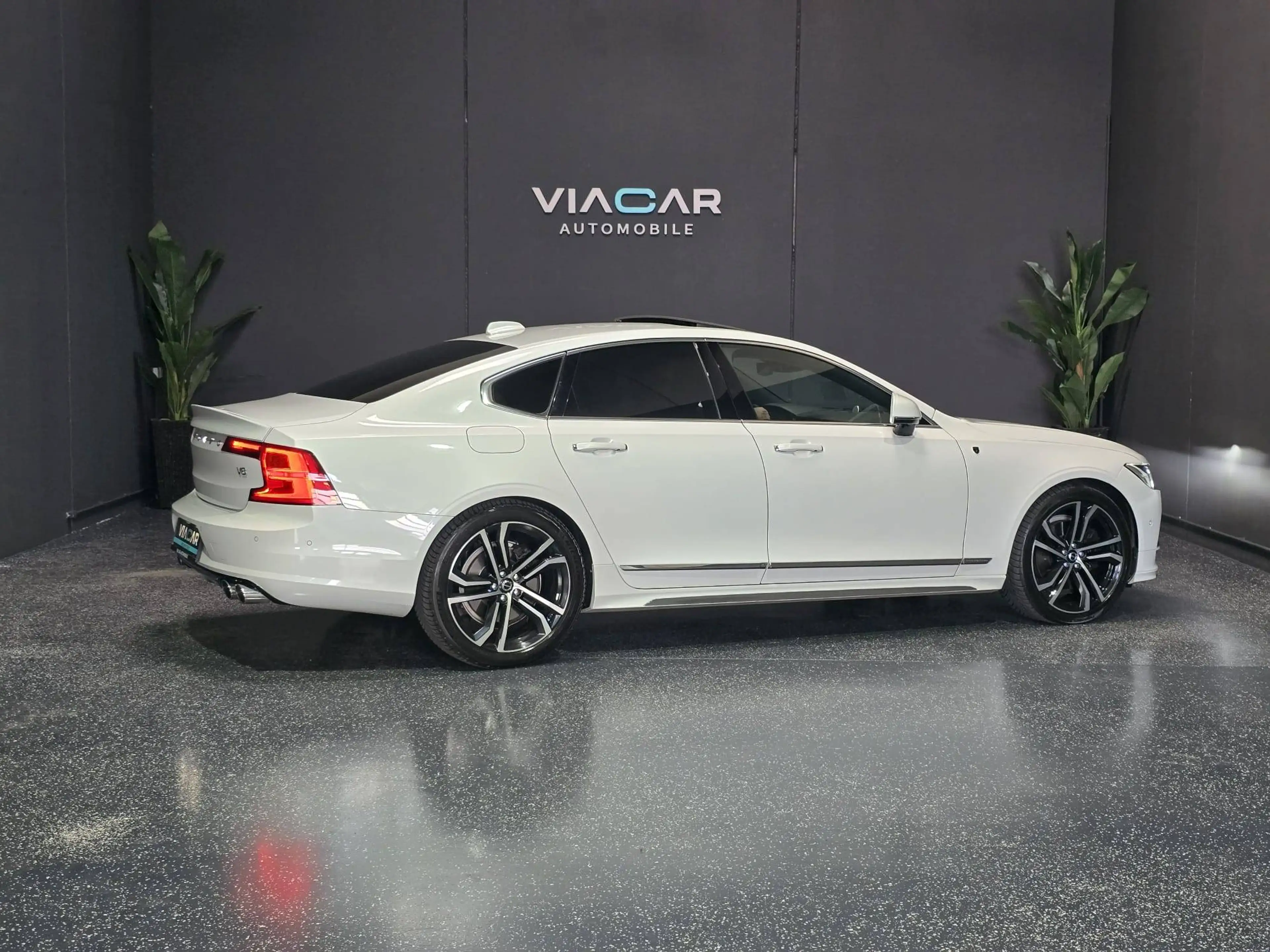 Volvo S90 Inscription Plug-In Hybrid AWD — photo 7
