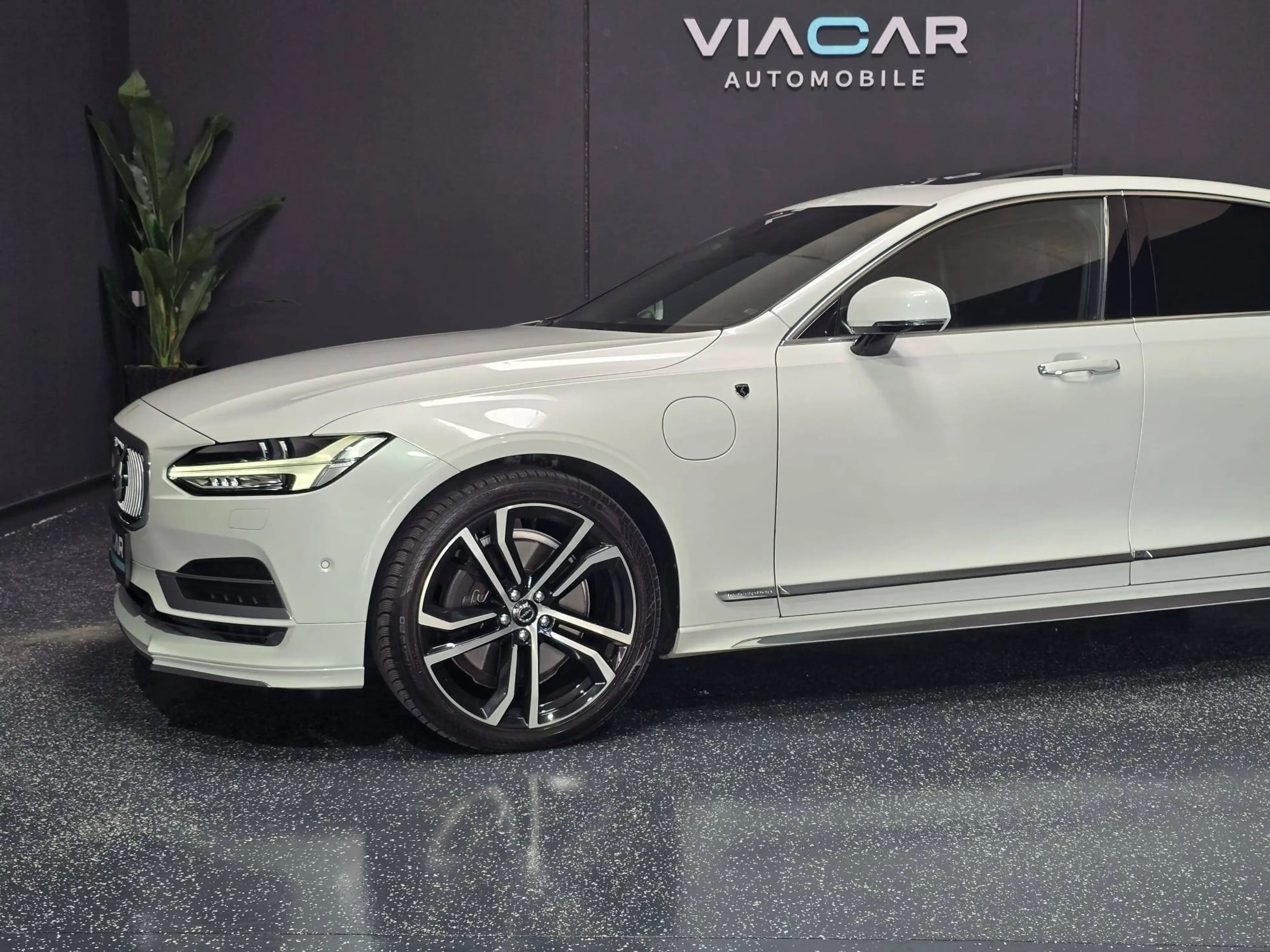 Volvo S90 Inscription Plug-In Hybrid AWD — photo 5