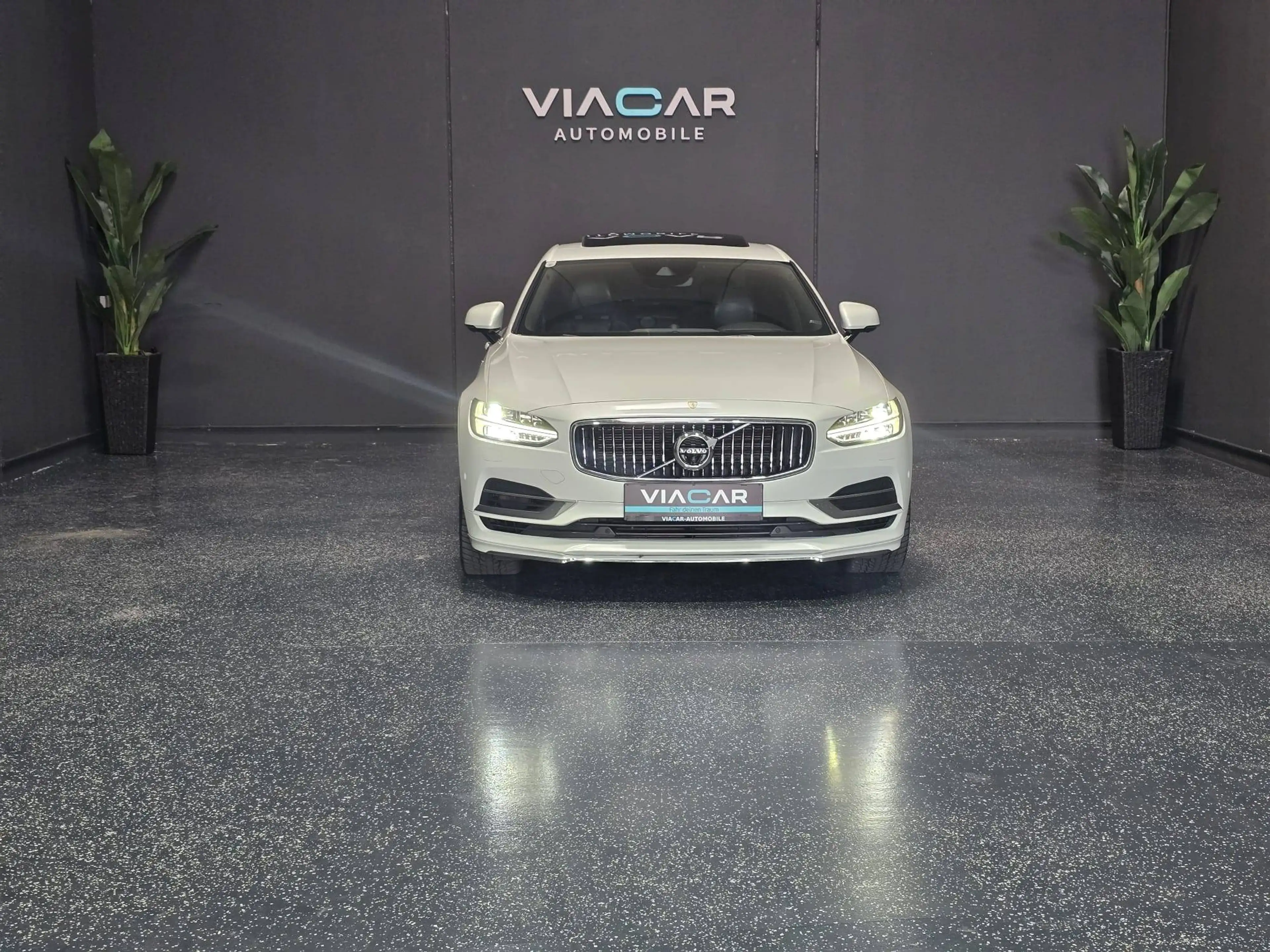 Volvo S90 Inscription Plug-In Hybrid AWD — photo 10