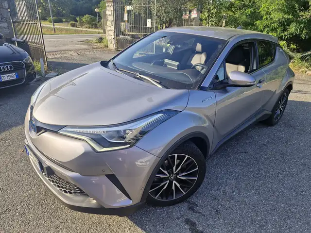 Toyota C-HR view 2