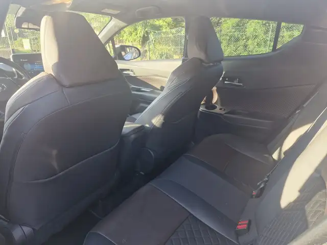 Toyota C-HR view 11